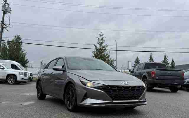2023 Hyundai Elantra SEL - Request more images