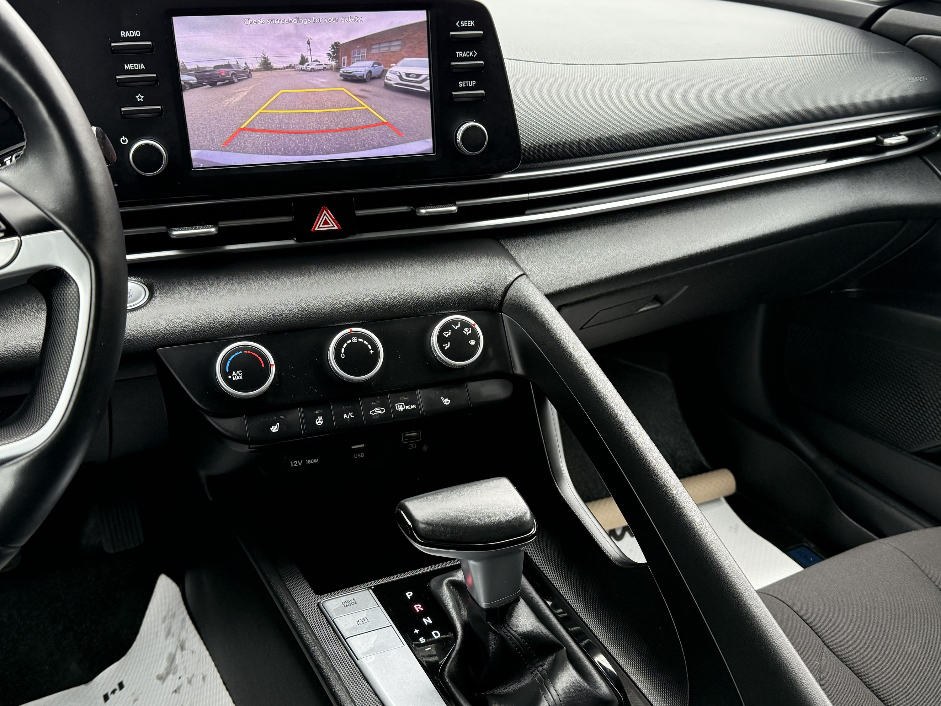 2023 Hyundai Elantra - Image 16