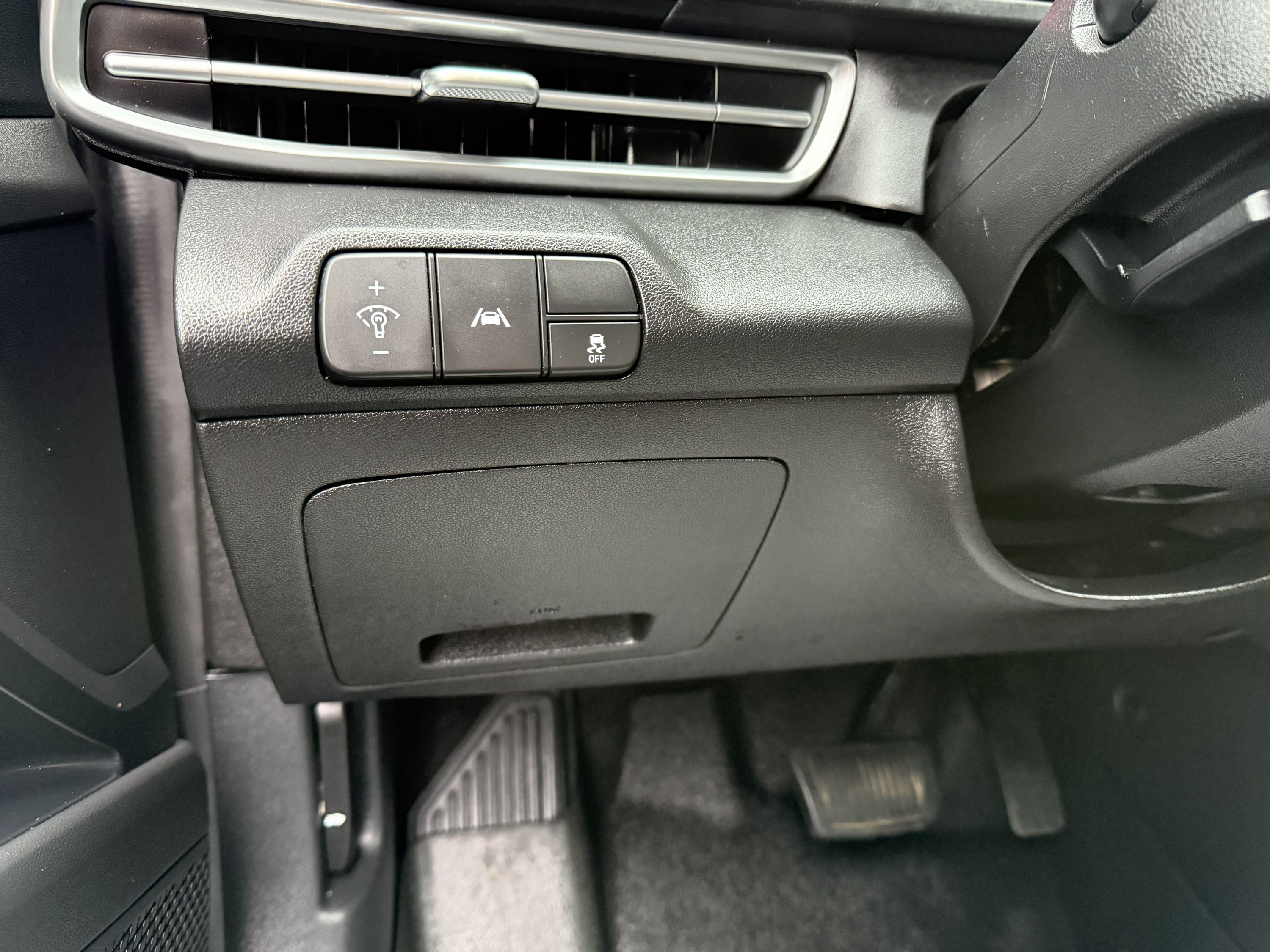 2023 Hyundai Elantra - Image 15