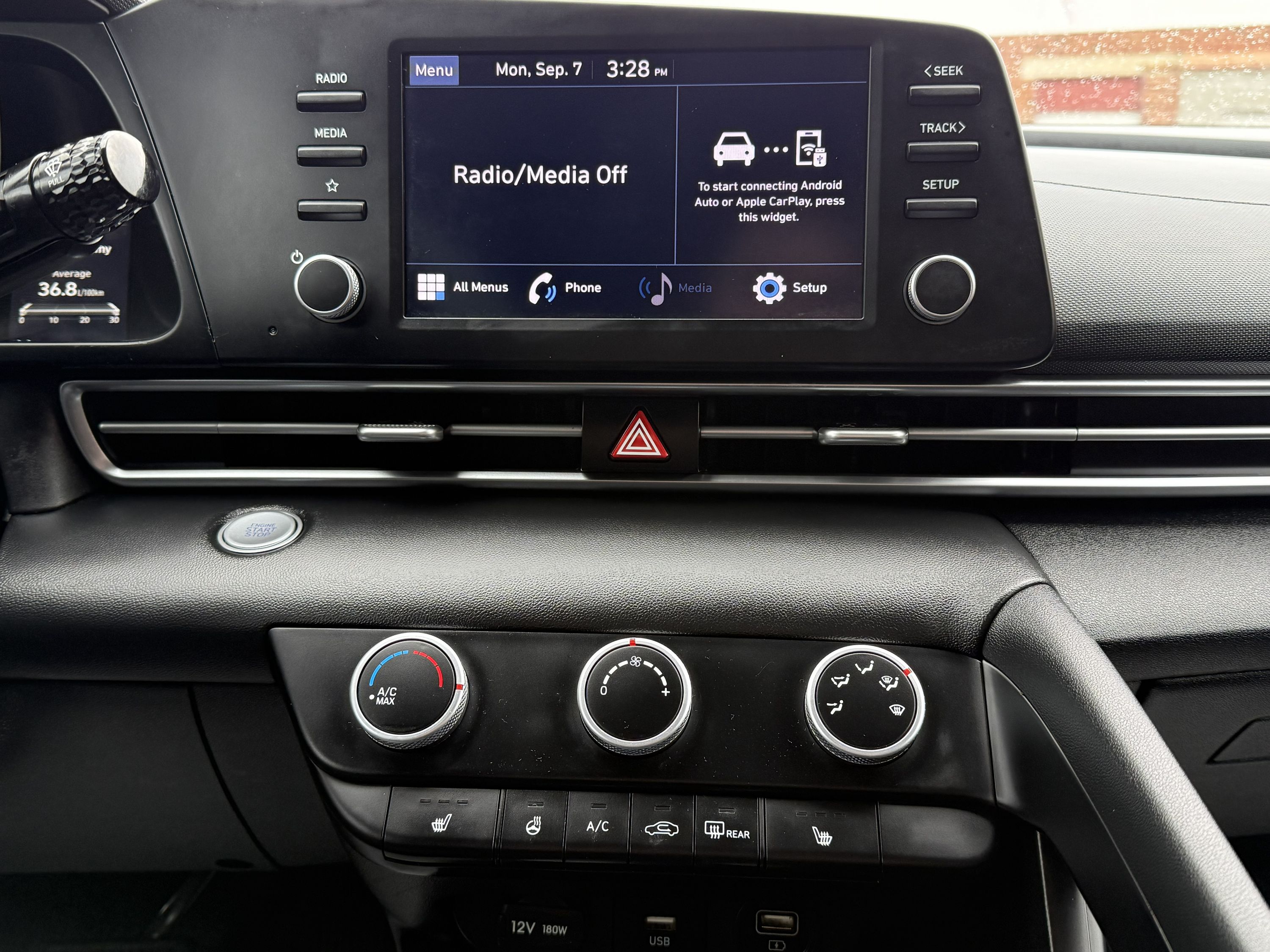 2023 Hyundai Elantra - Image 17