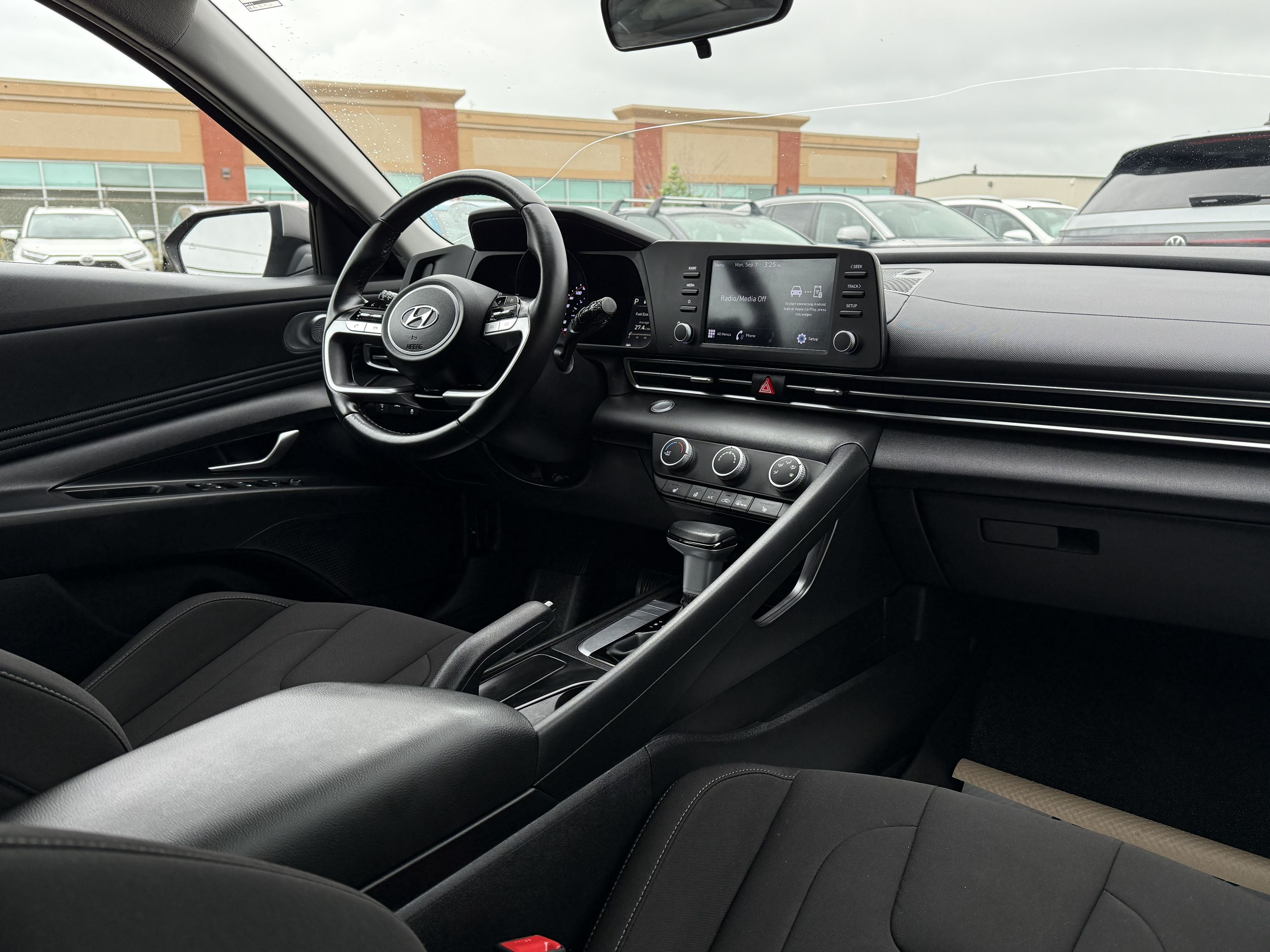 2023 Hyundai Elantra - Image 11