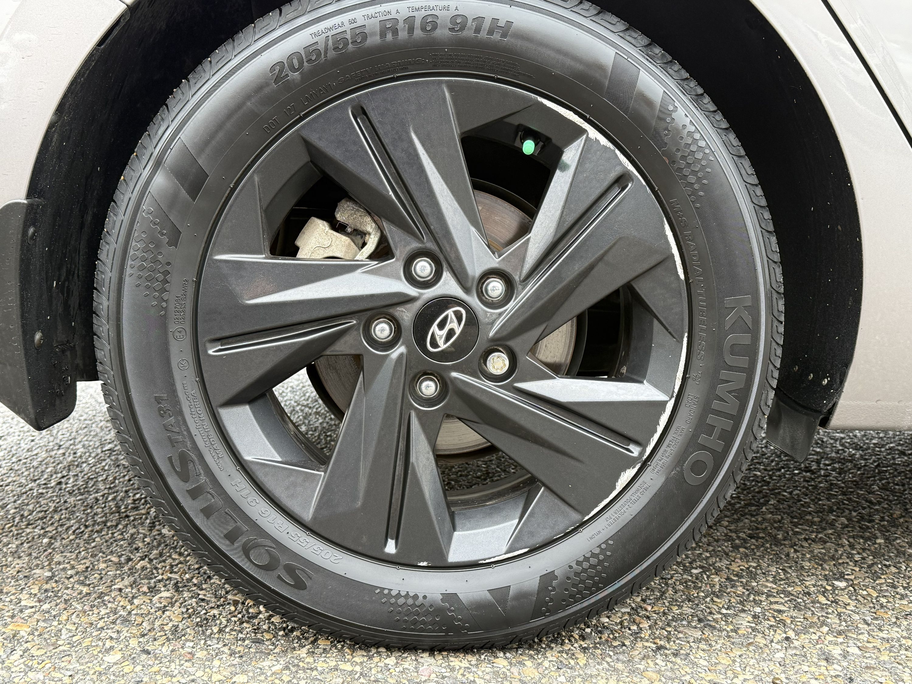 2023 Hyundai Elantra - Image 19