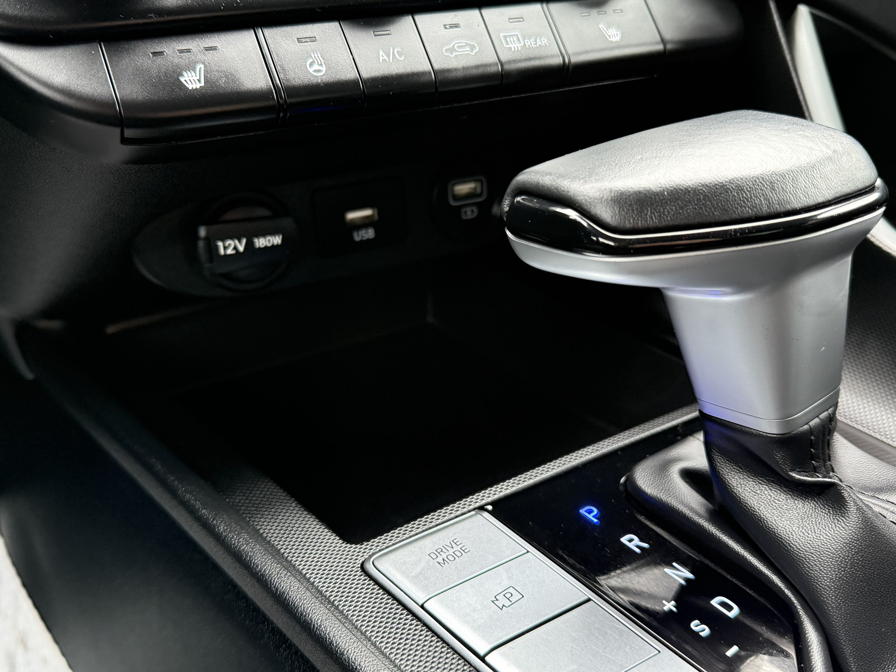 2023 Hyundai Elantra - Image 18