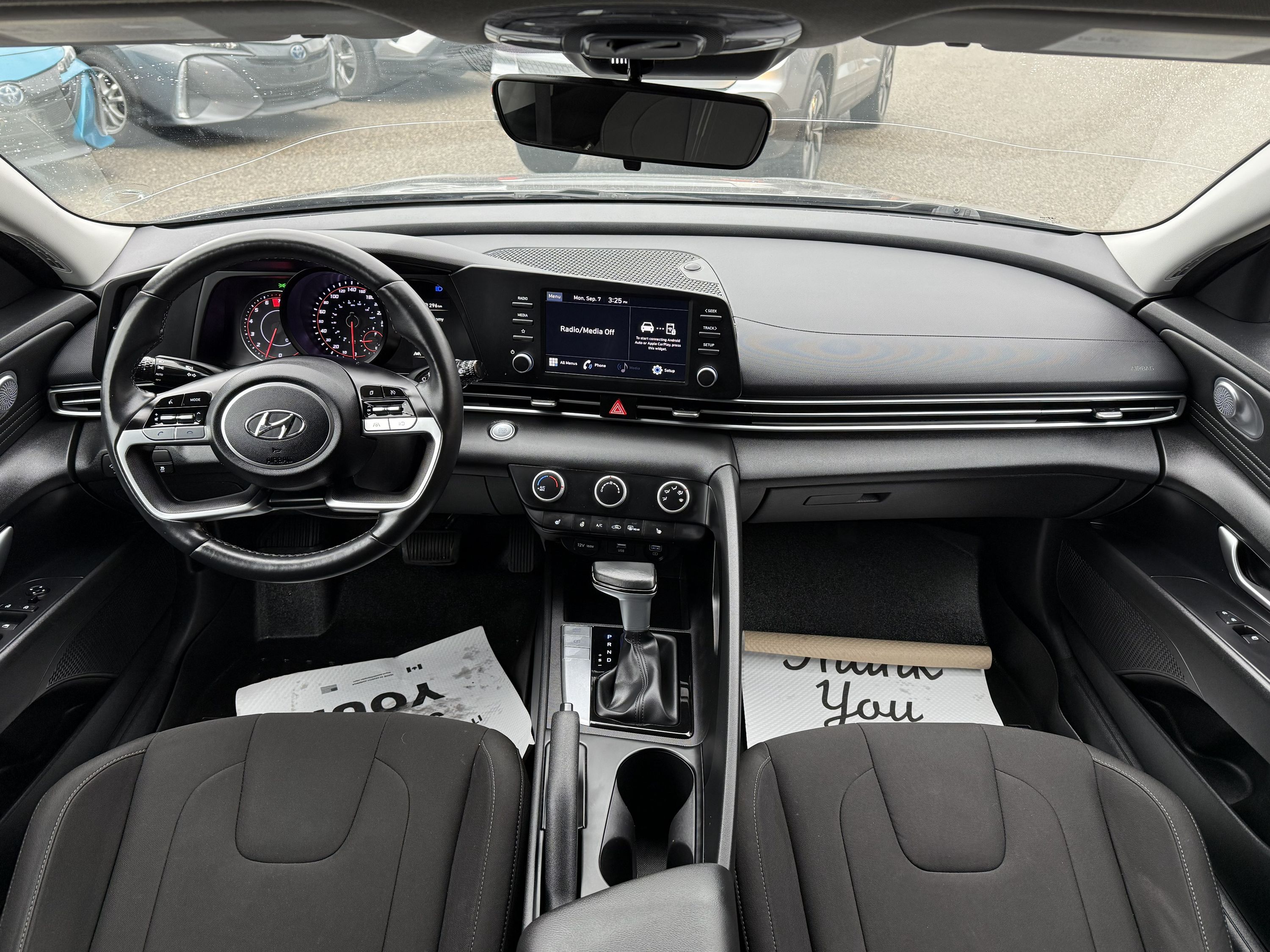 2023 Hyundai Elantra - Image 10