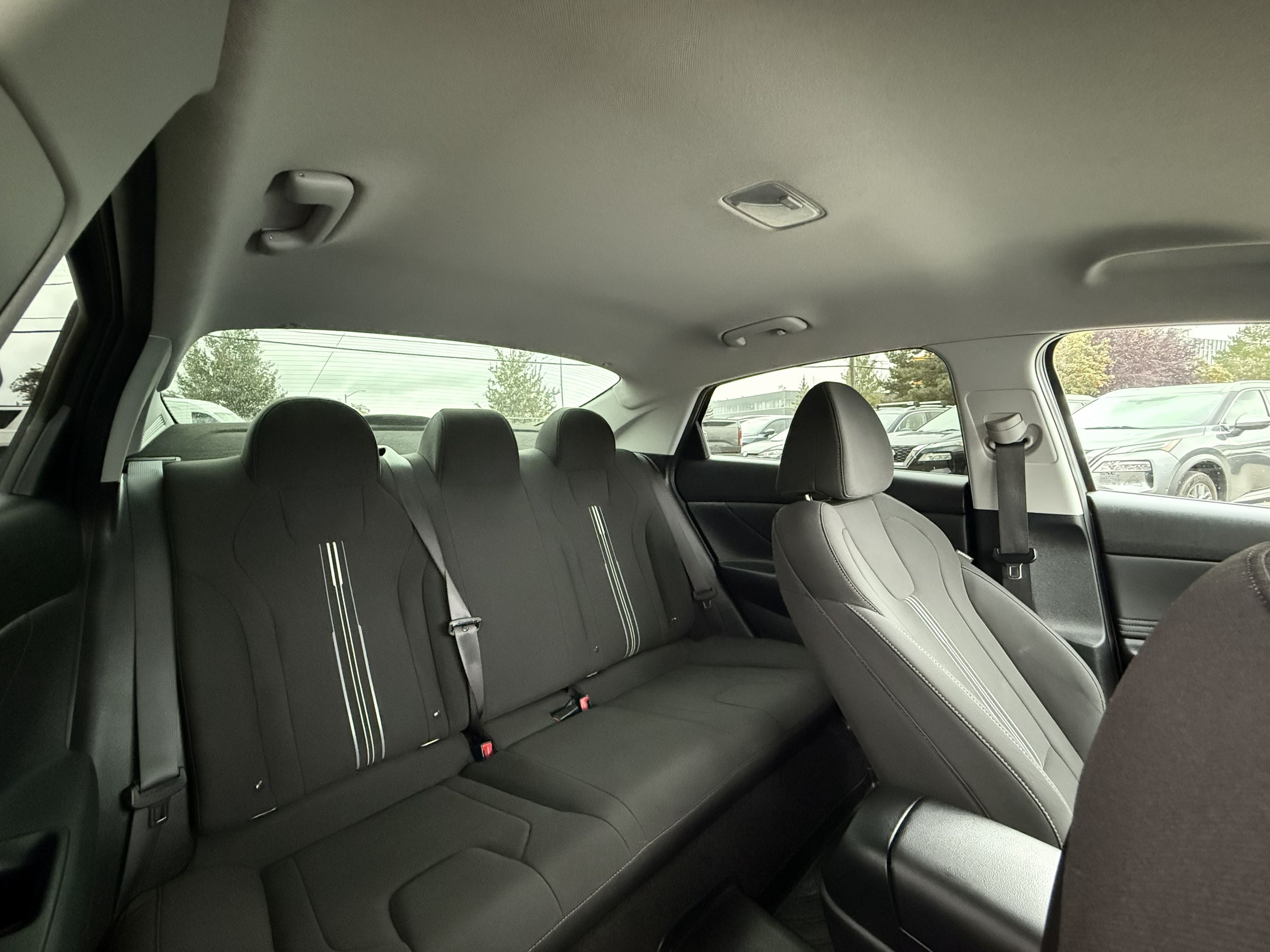 2023 Hyundai Elantra - Image 12