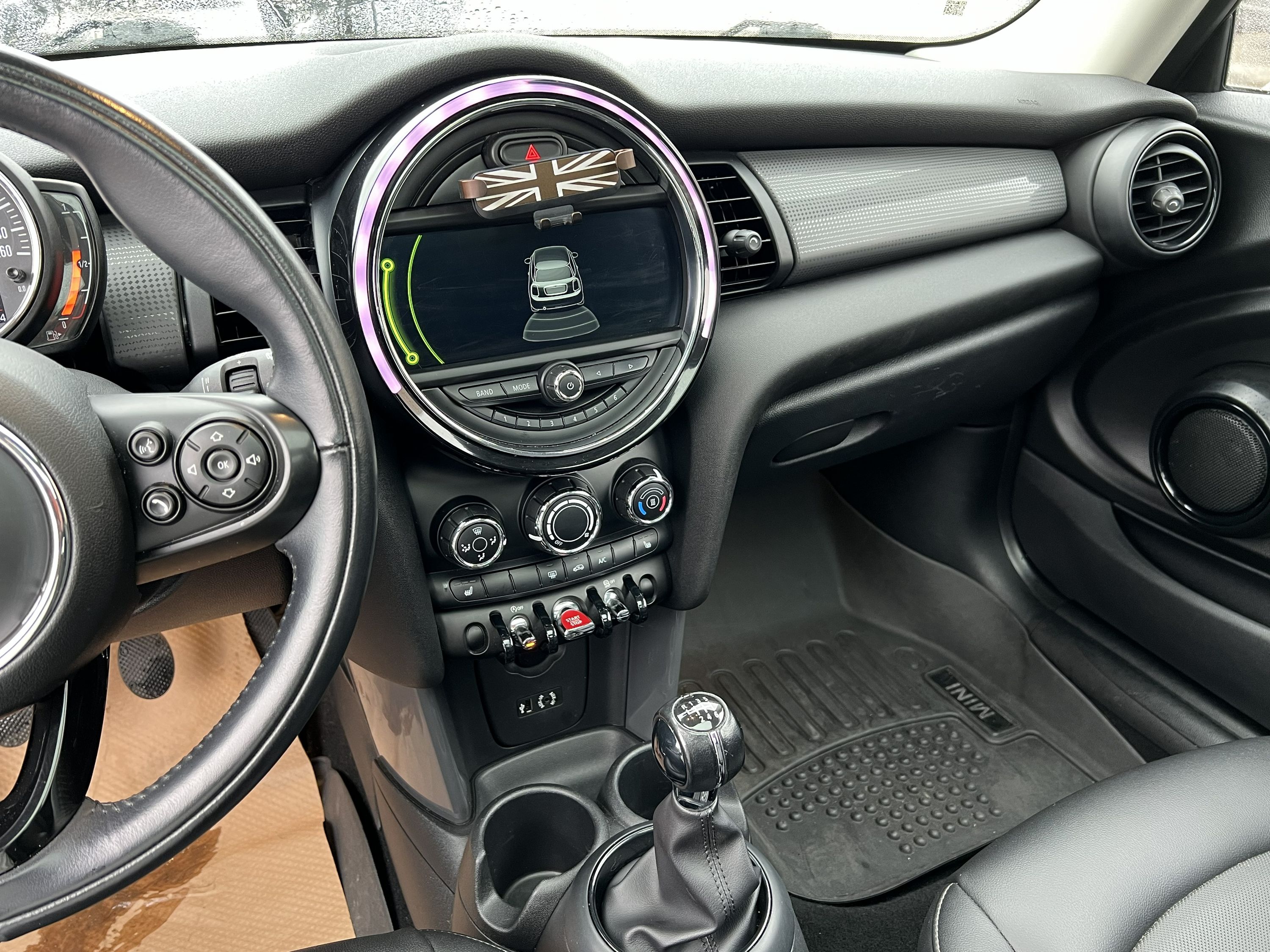 2018 MINI Cooper - Image 17