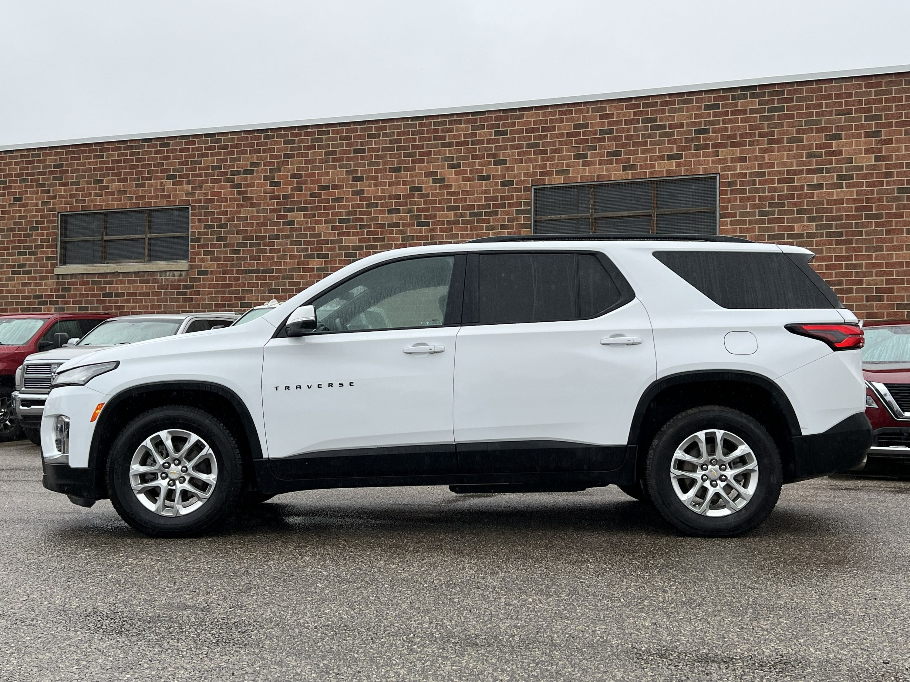 2022 Chevrolet Traverse - Image 4
