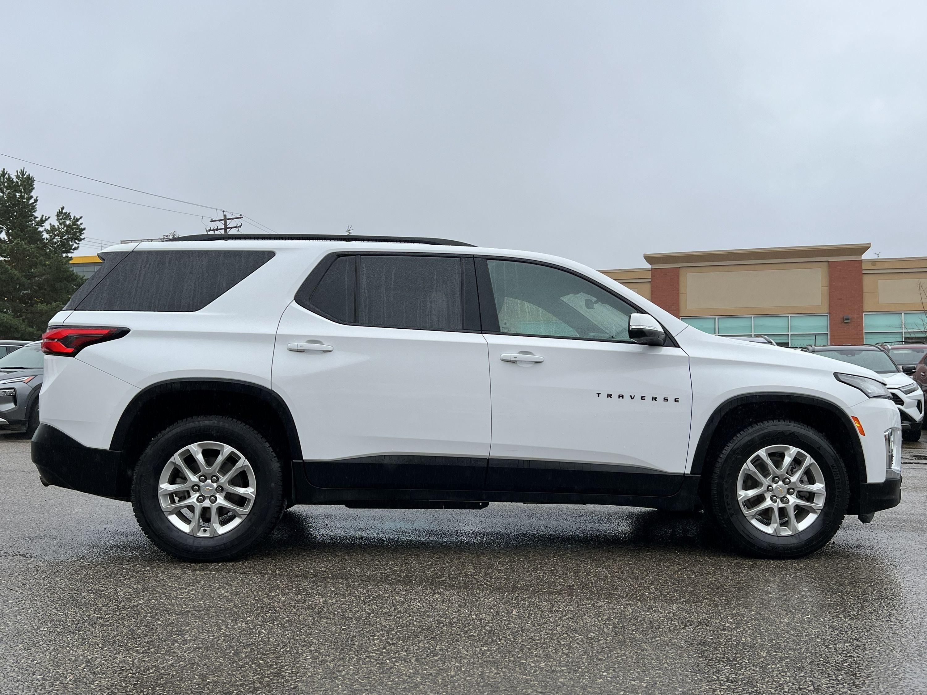 2022 Chevrolet Traverse - Image 8