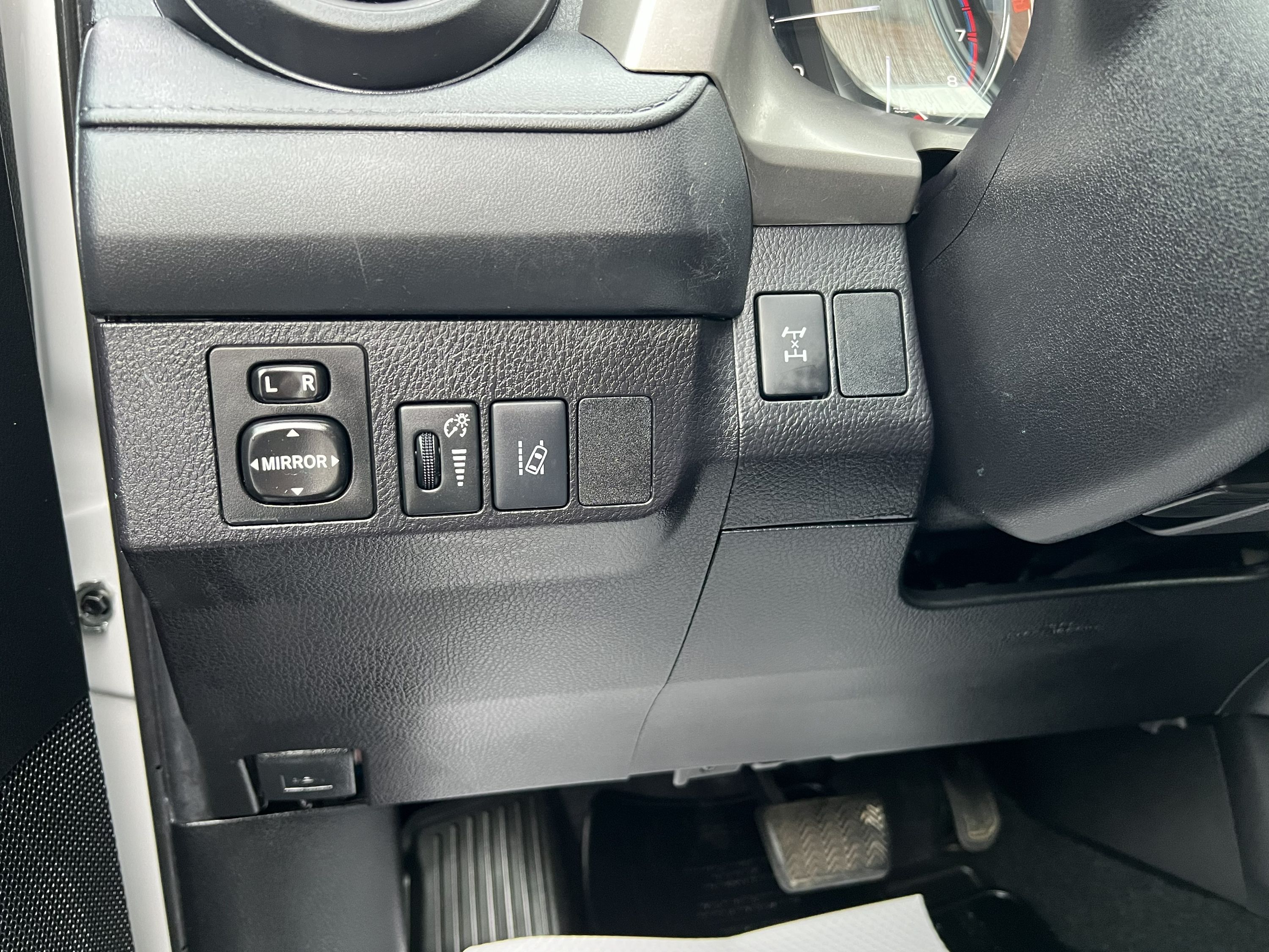 2018 Toyota RAV4 - Image 17