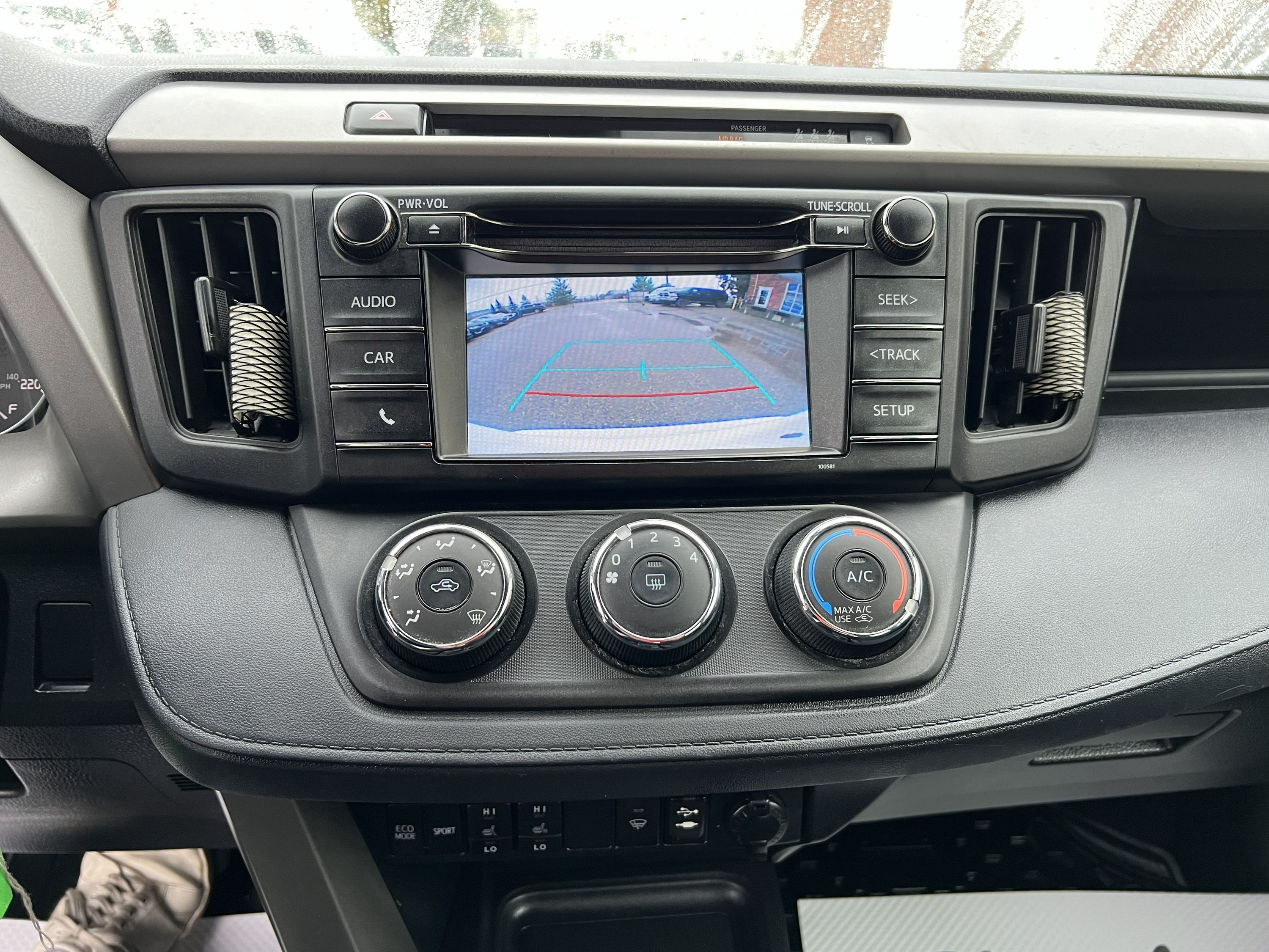 2018 Toyota RAV4 - Image 18