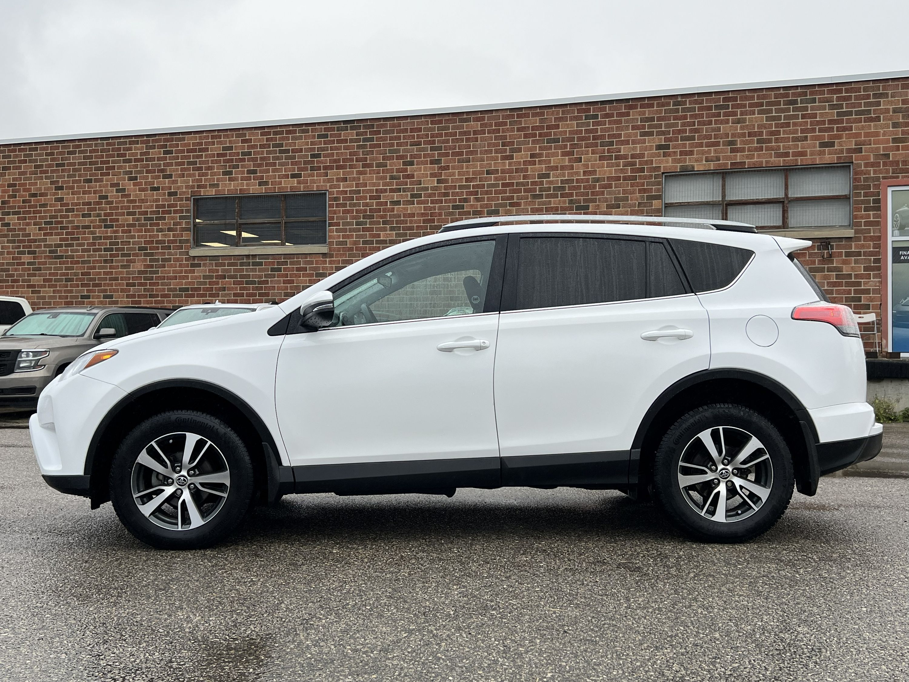 2018 Toyota RAV4 - Image 4