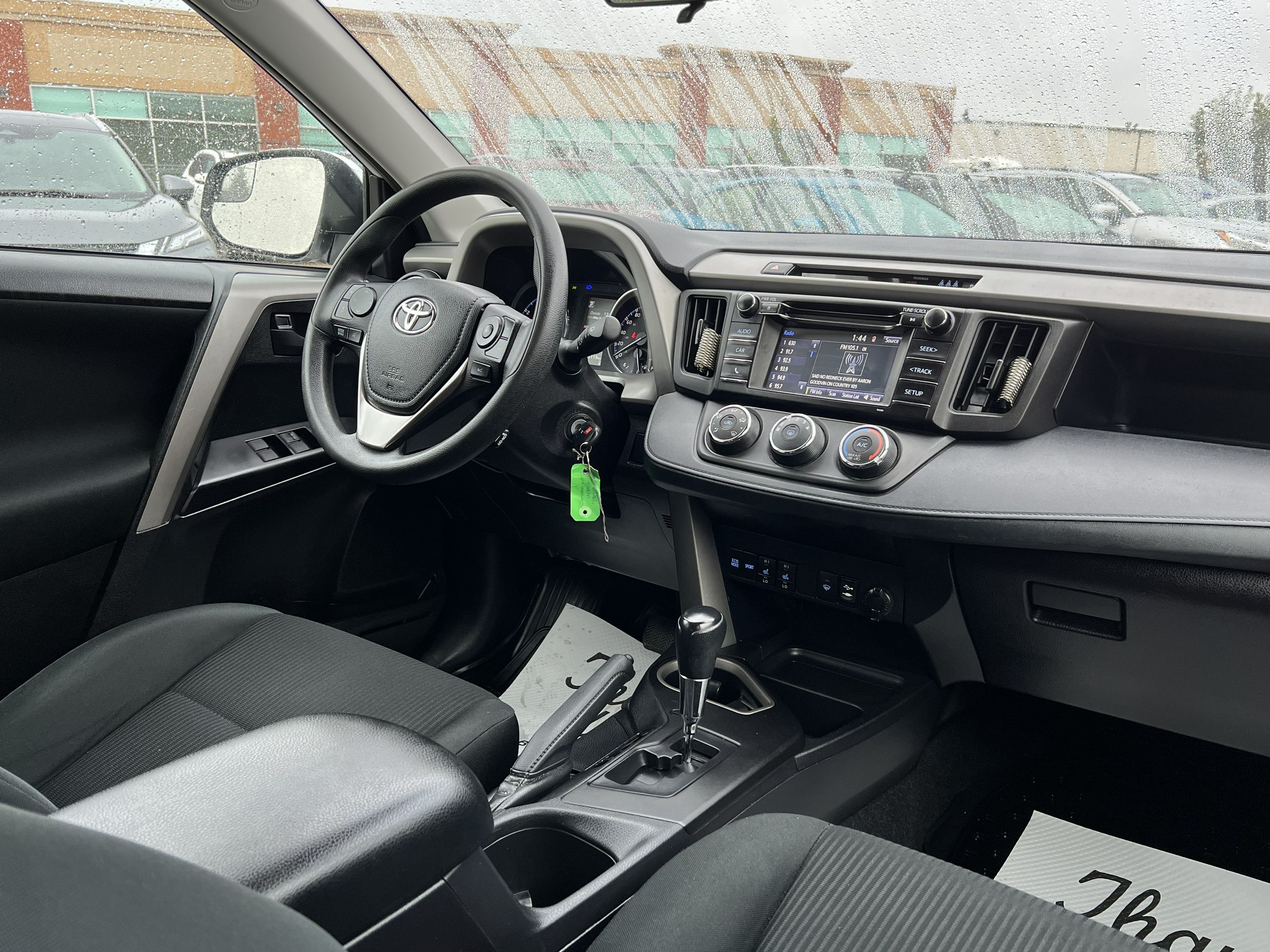 2018 Toyota RAV4 - Image 13