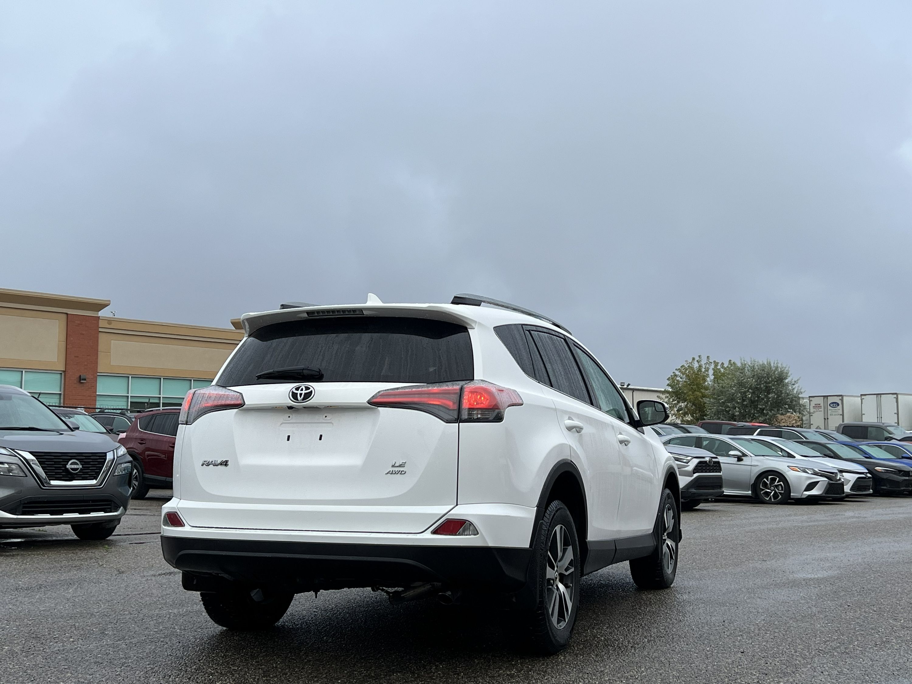 2018 Toyota RAV4 - Image 7