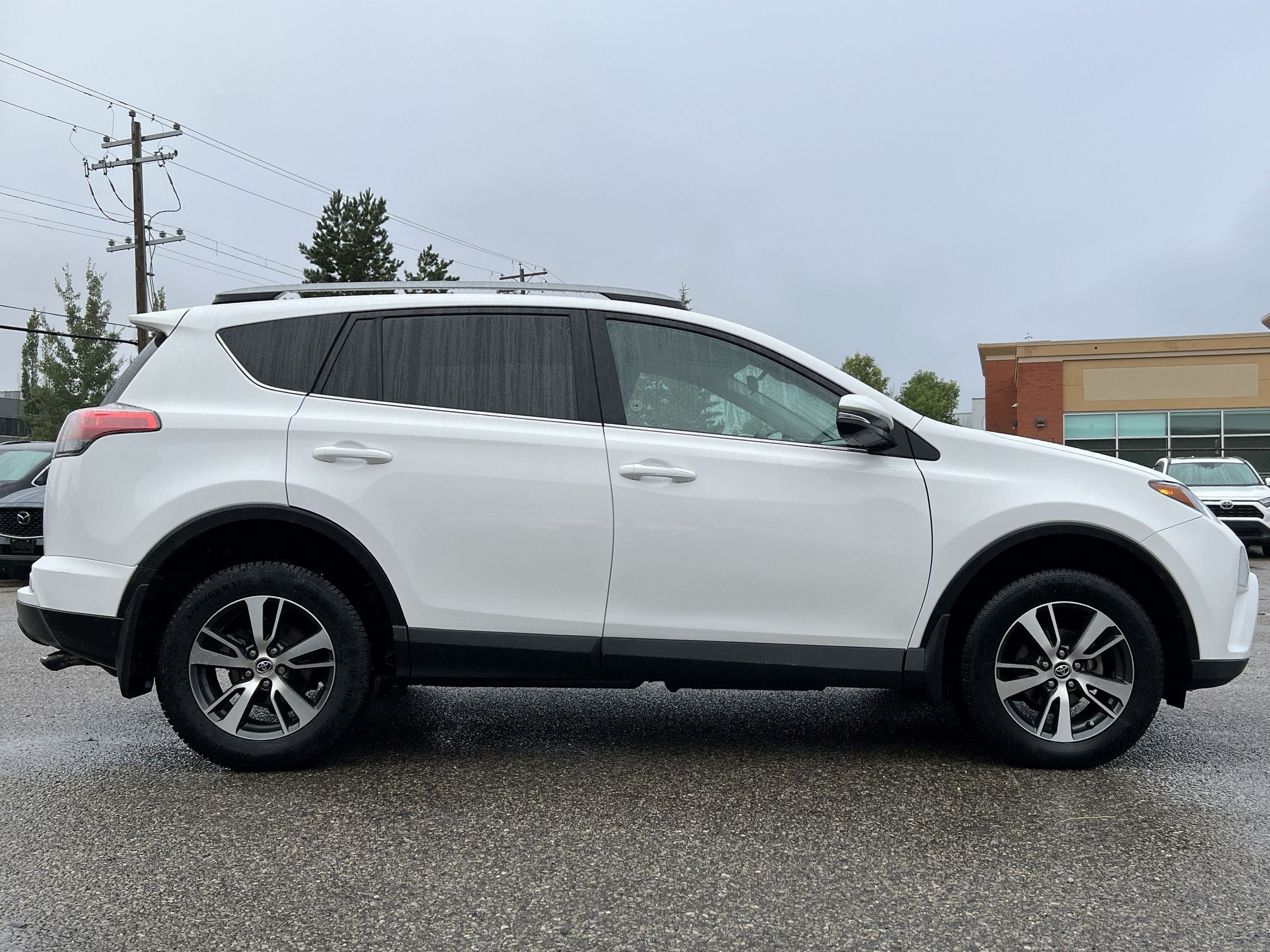 2018 Toyota RAV4 - Image 8