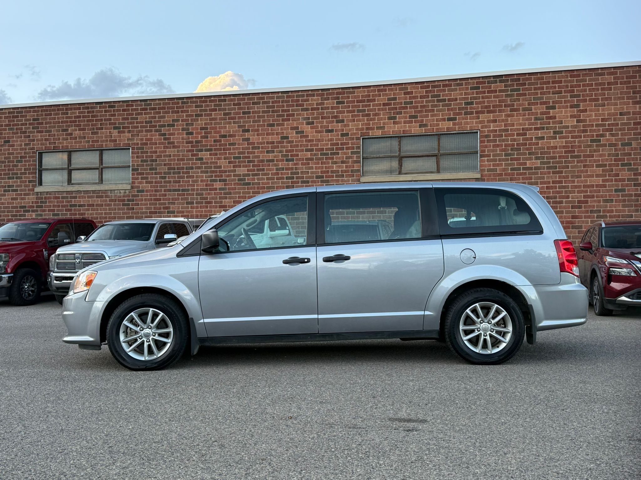 2019 Dodge Grand Caravan - Image 4