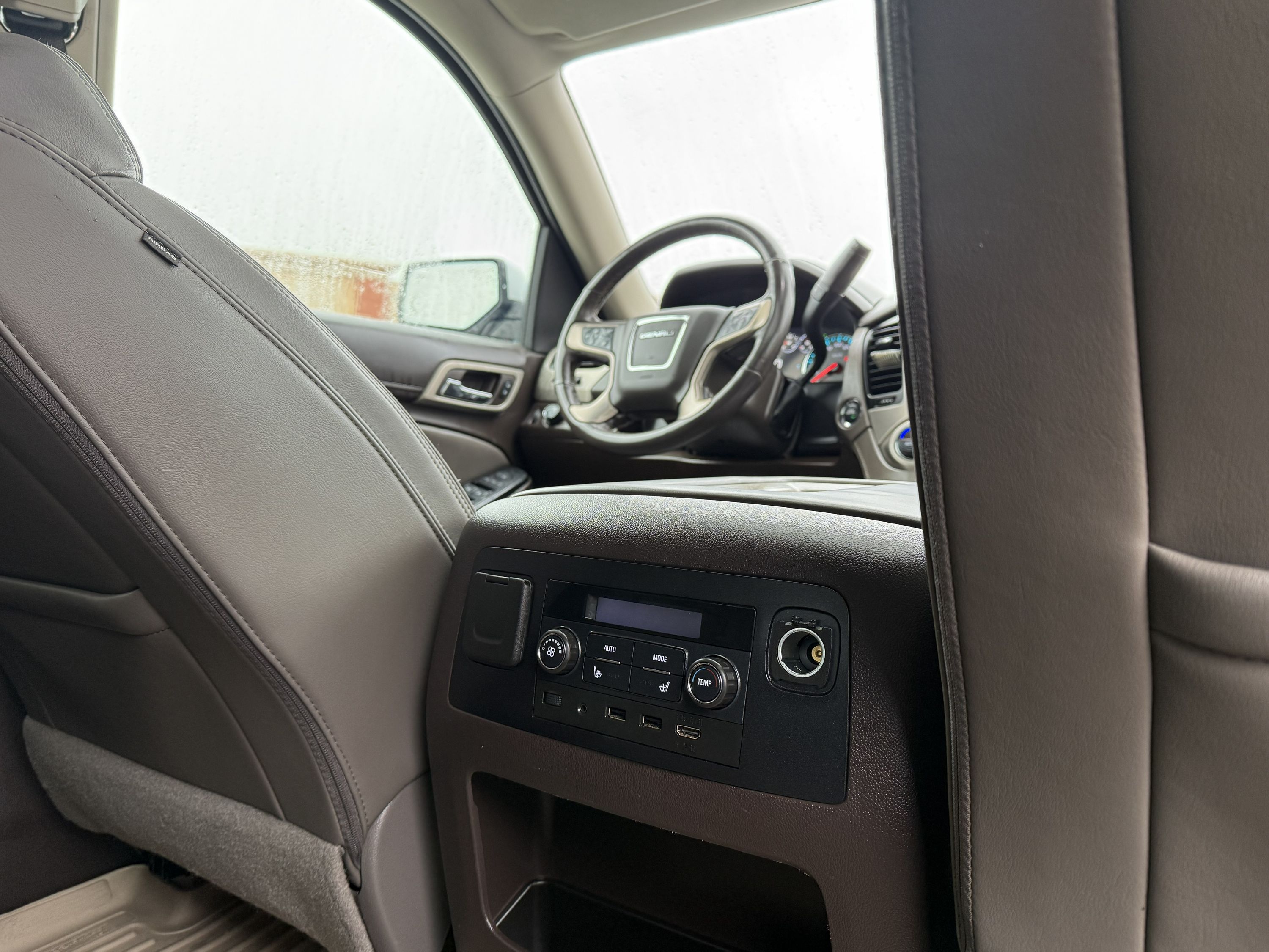 2018 GMC Yukon - Image 15