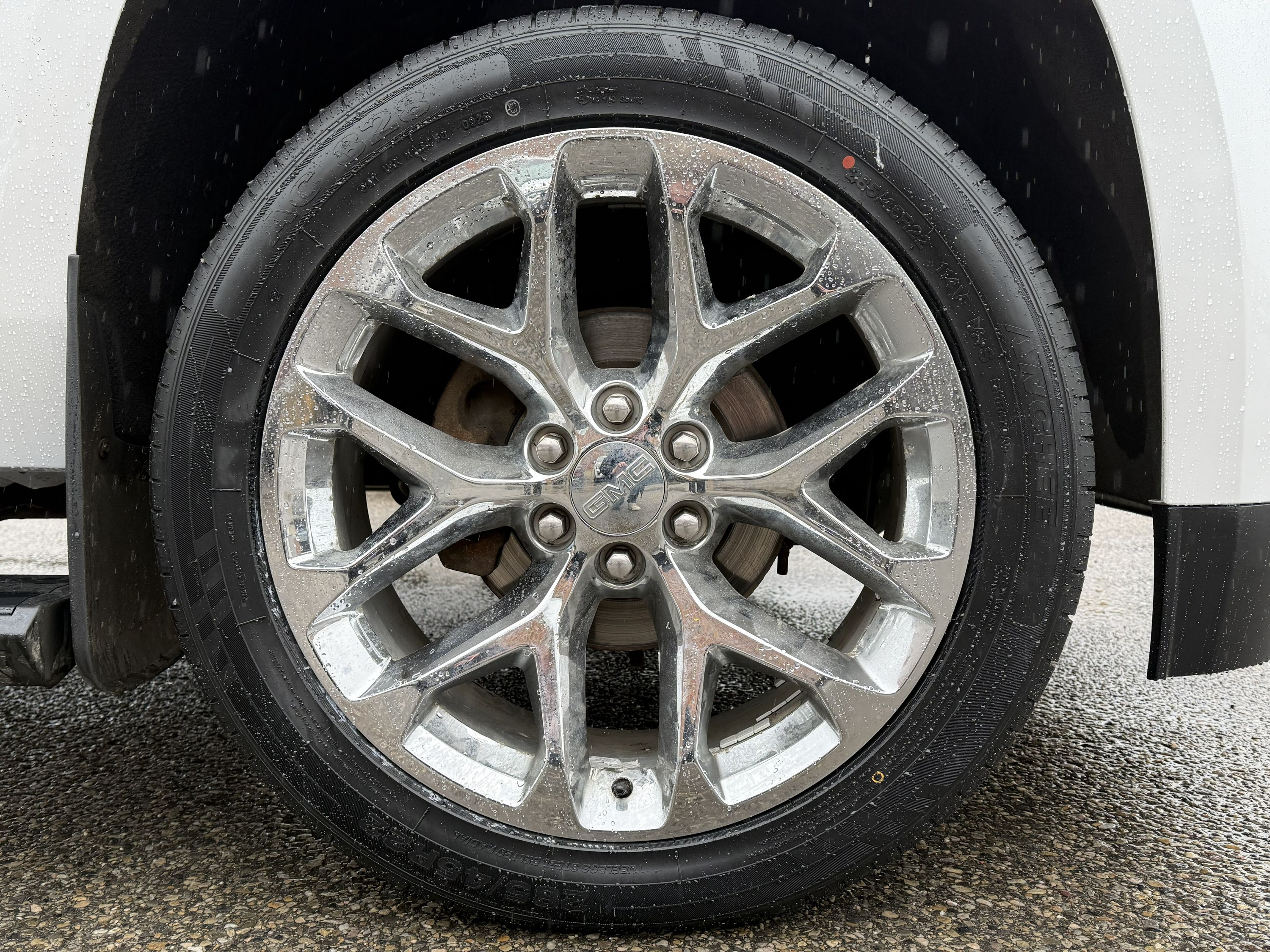 2018 GMC Yukon - Image 20