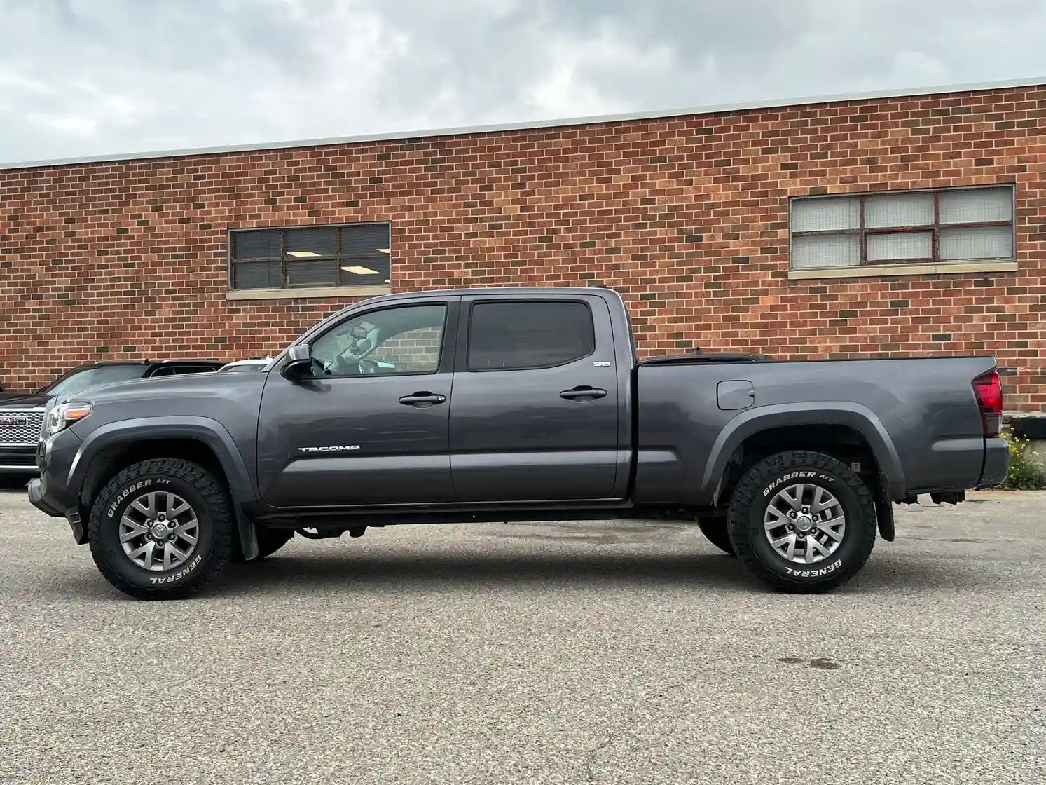2018 Toyota Tacoma SR5 - Image 7