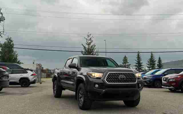 2018 Toyota Tacoma SR5 - Request more images