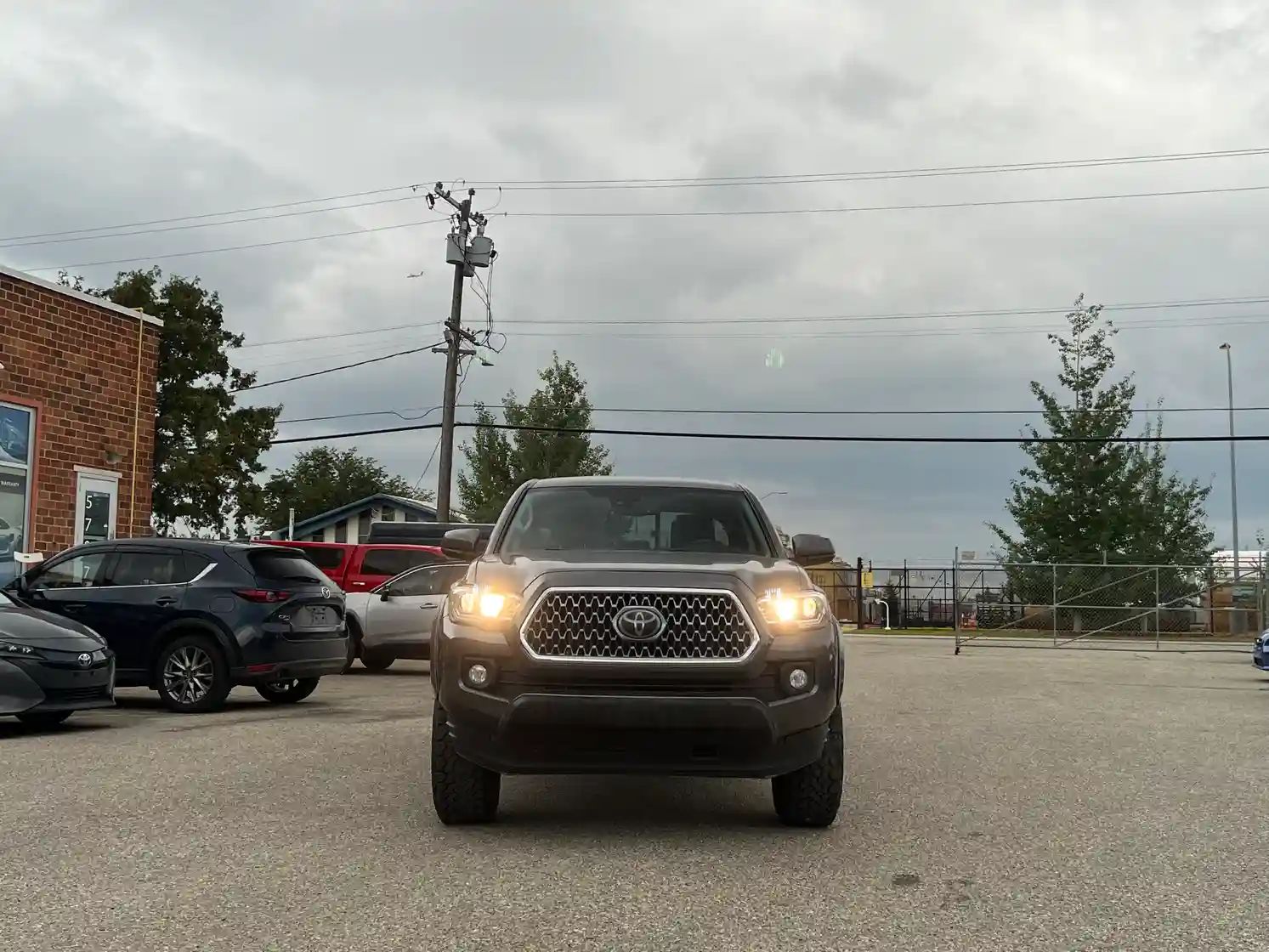 2018 Toyota Tacoma SR5 - Image 2