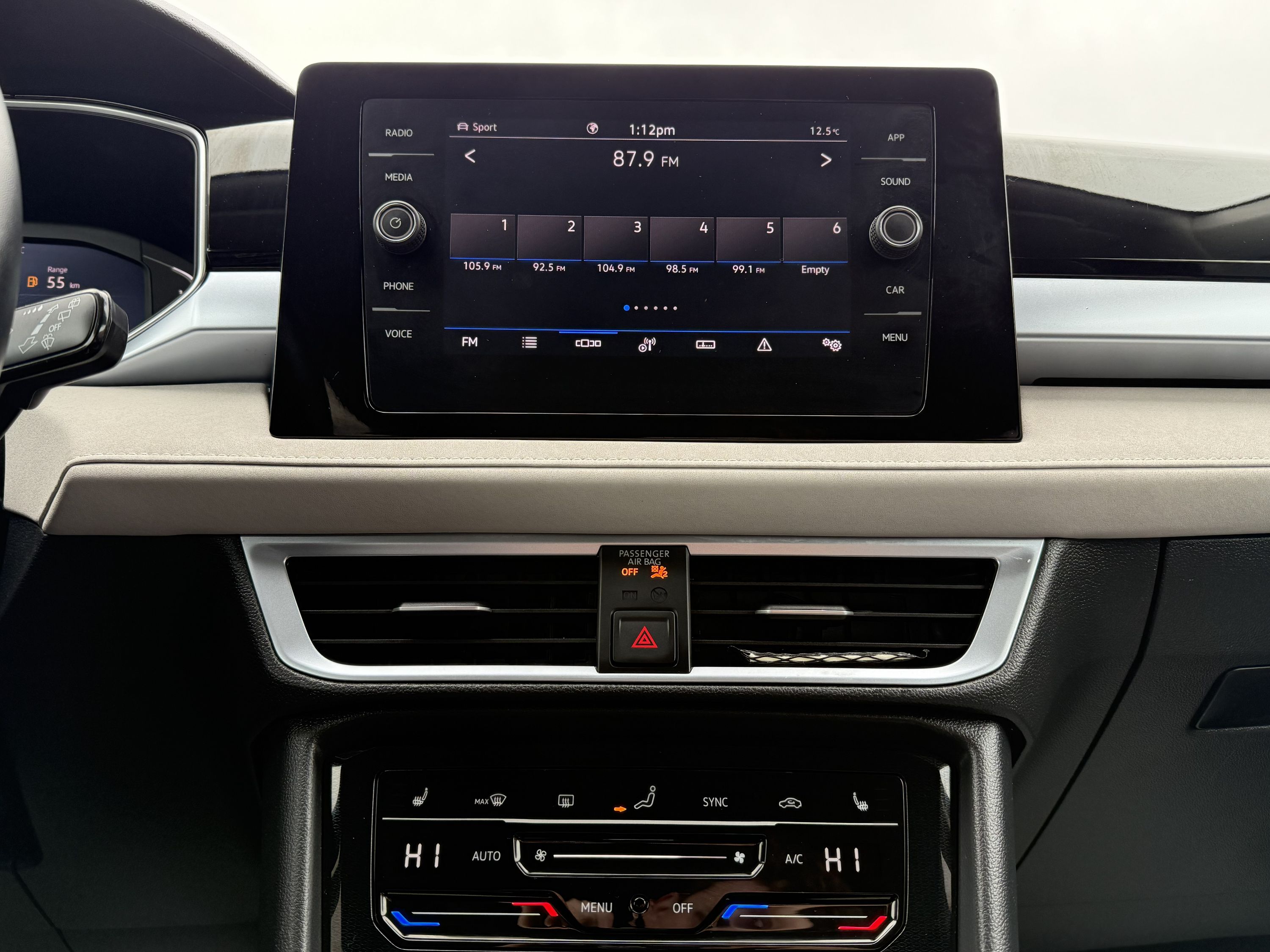 2025 Volkswagen Taos SE - Image 16