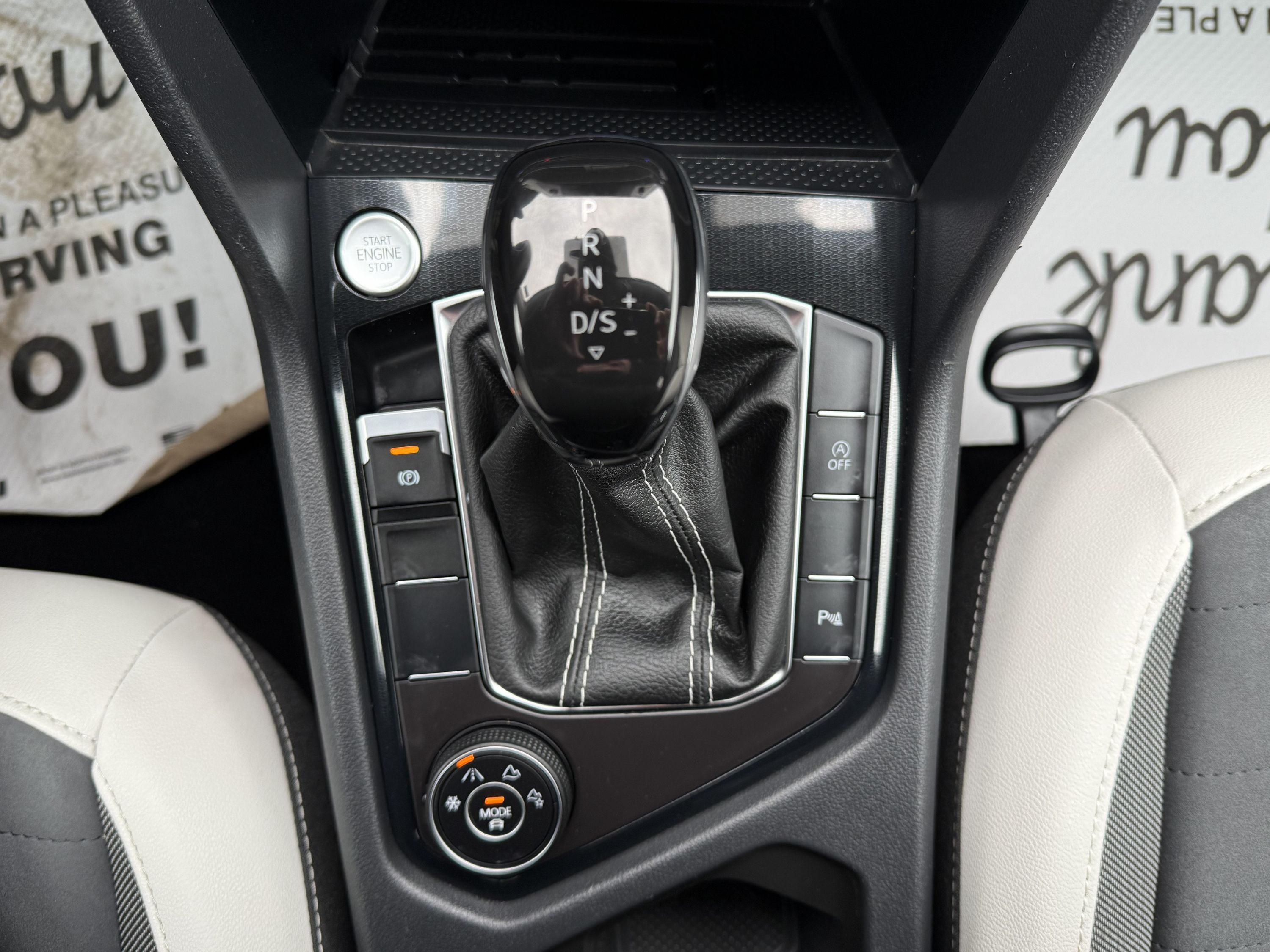 2025 Volkswagen Taos SE - Image 17