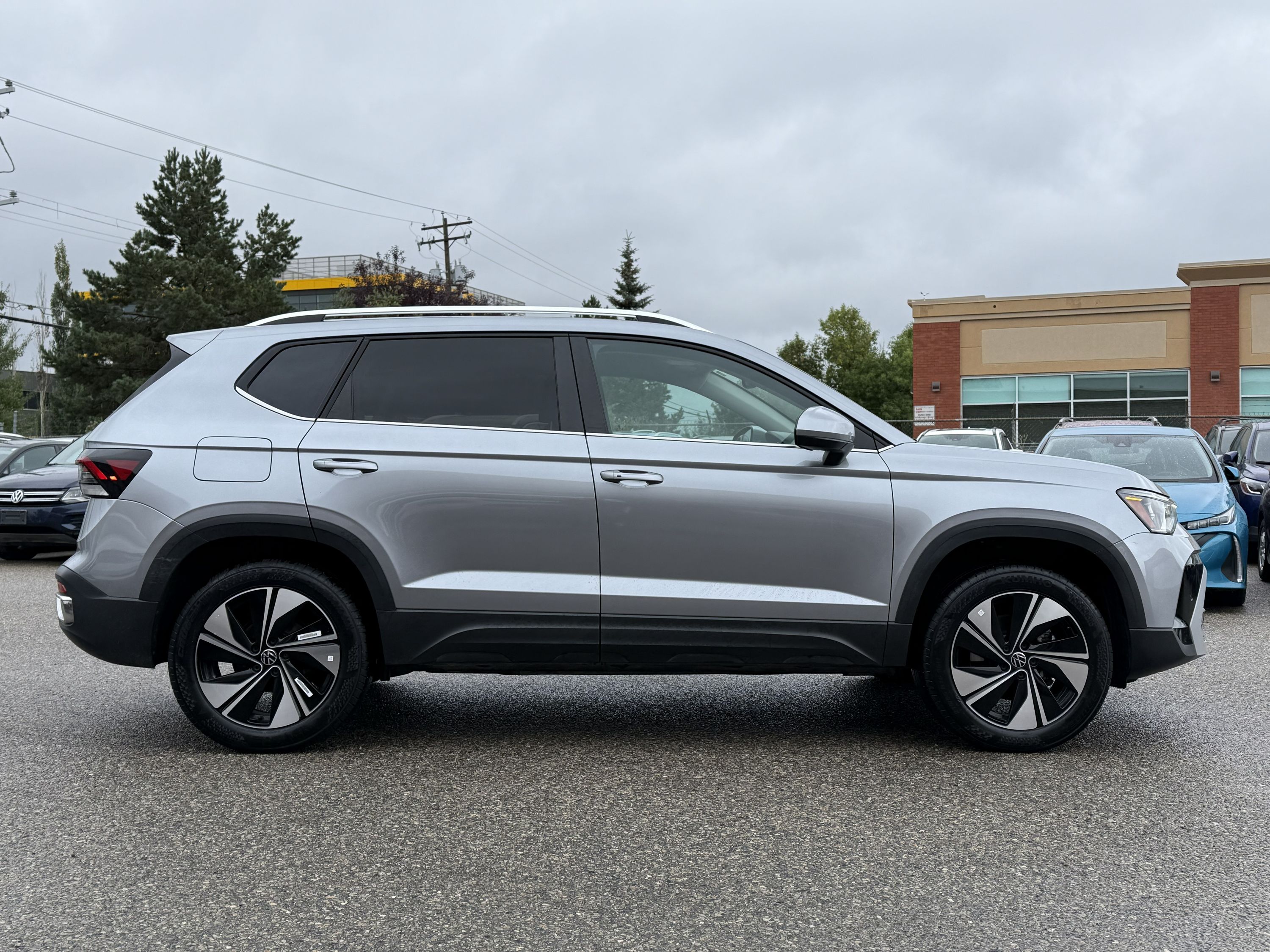 2025 Volkswagen Taos SE - Image 8