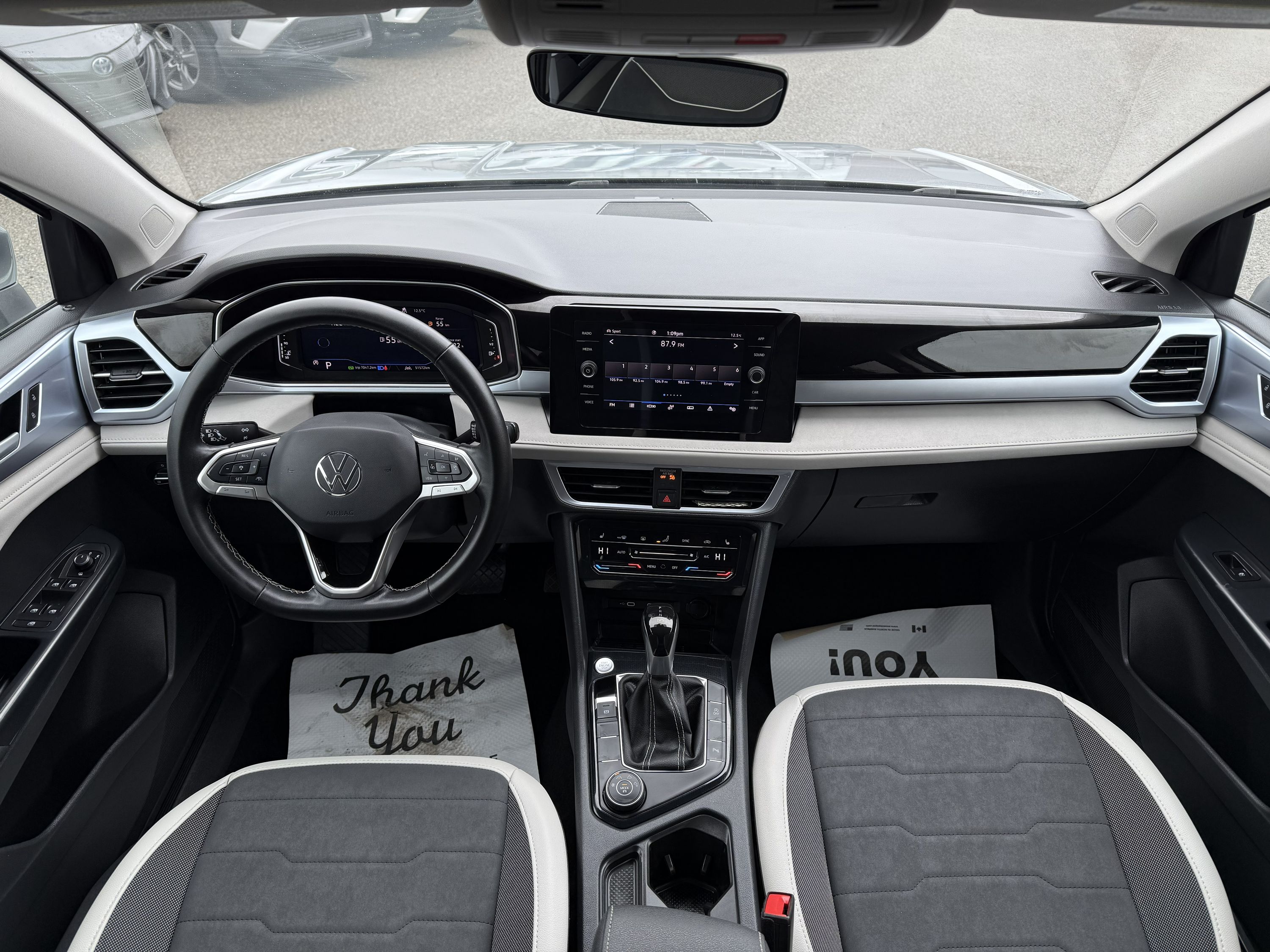 2025 Volkswagen Taos SE - Image 11