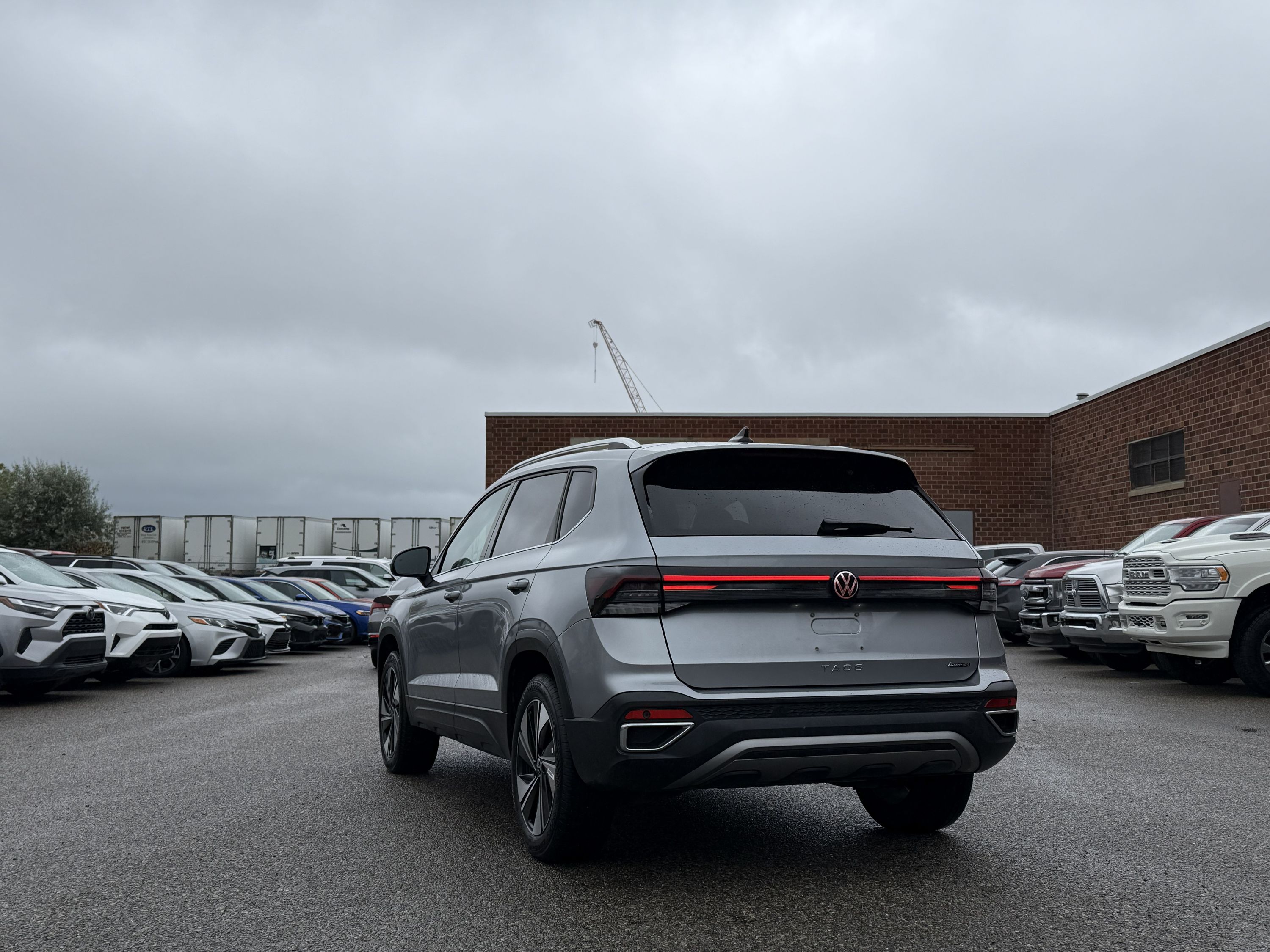 2025 Volkswagen Taos SE - Image 5