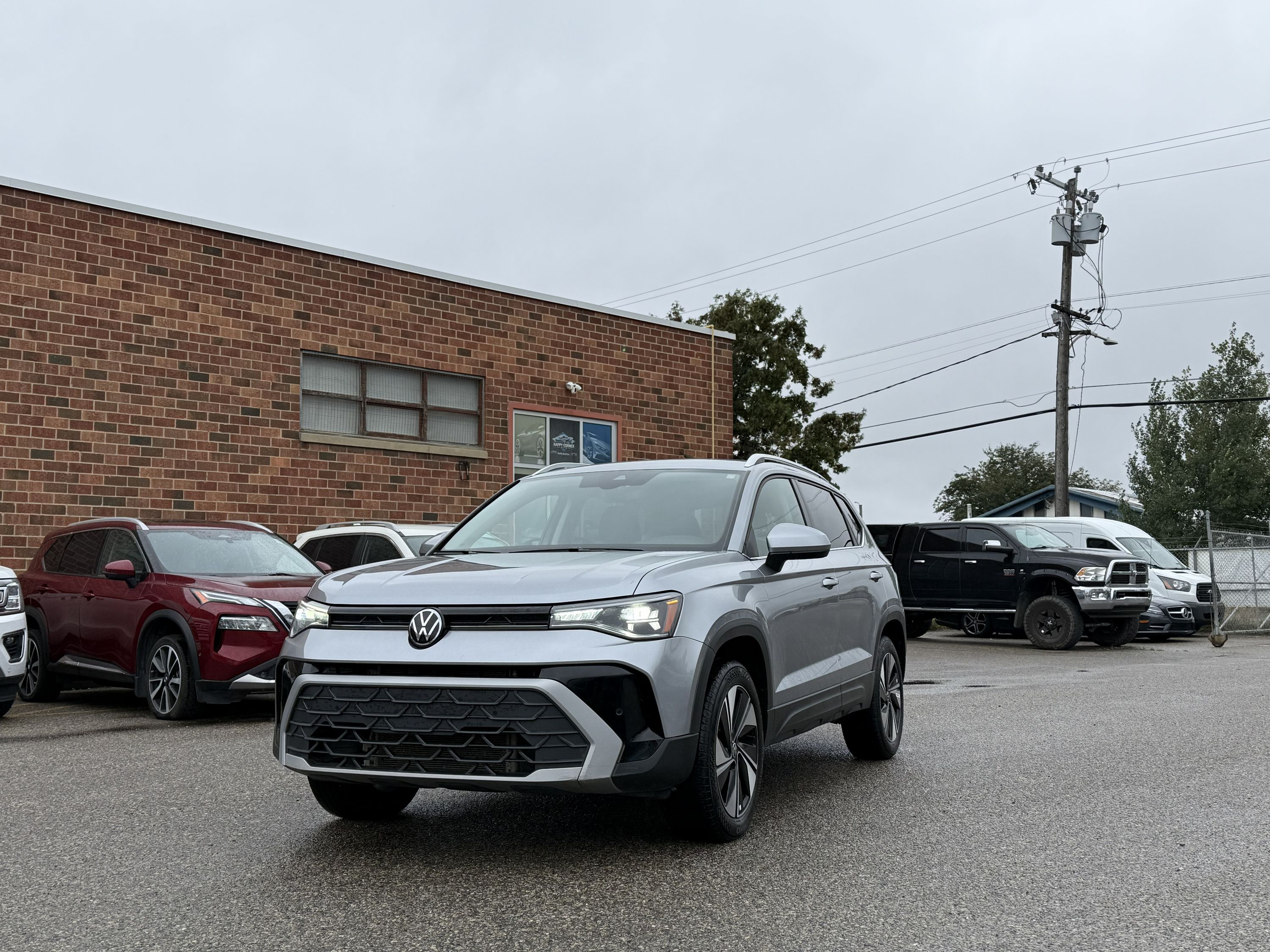 2025 Volkswagen Taos SE - Image 3