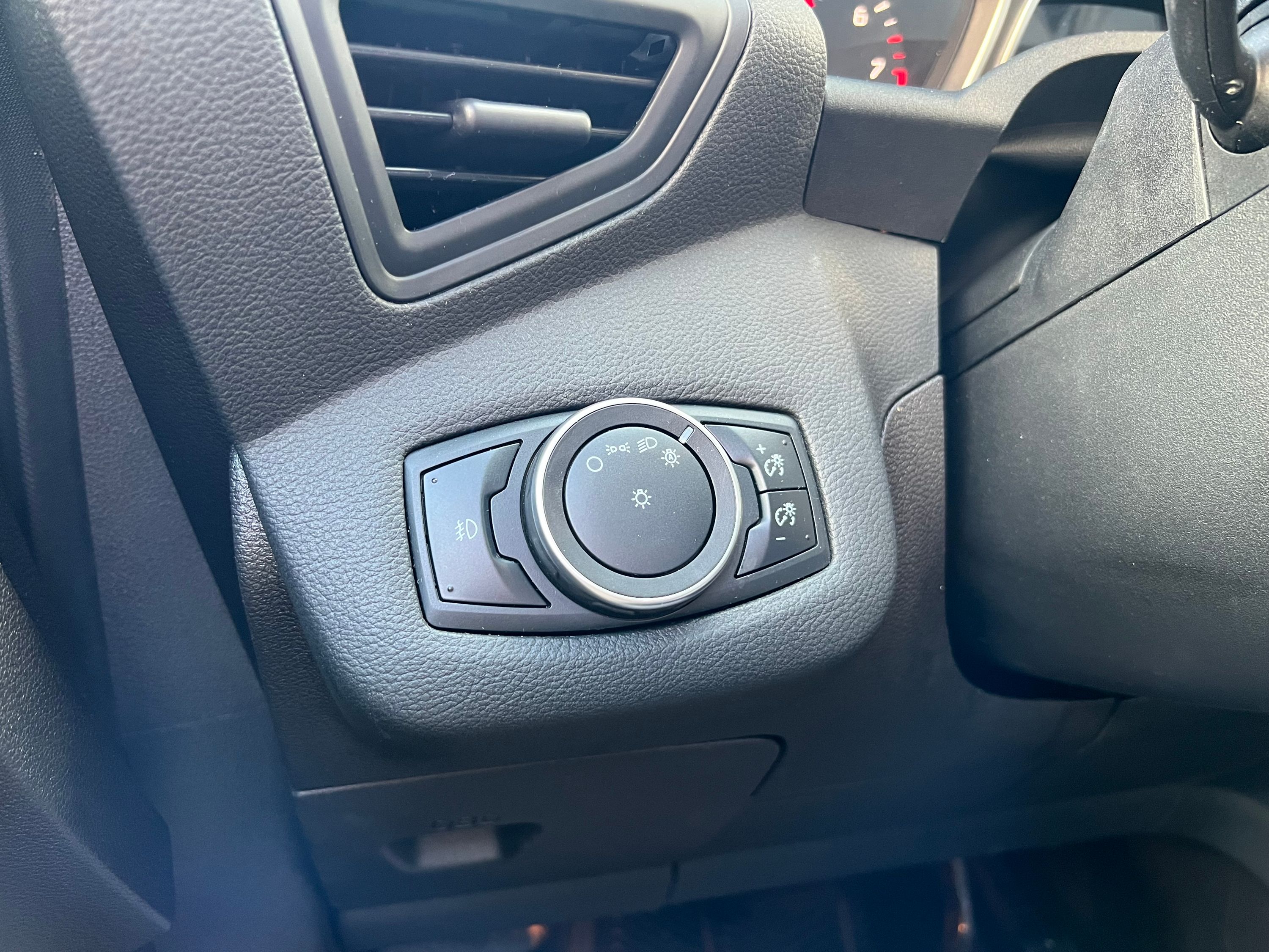2015 Ford Escape - Image 17