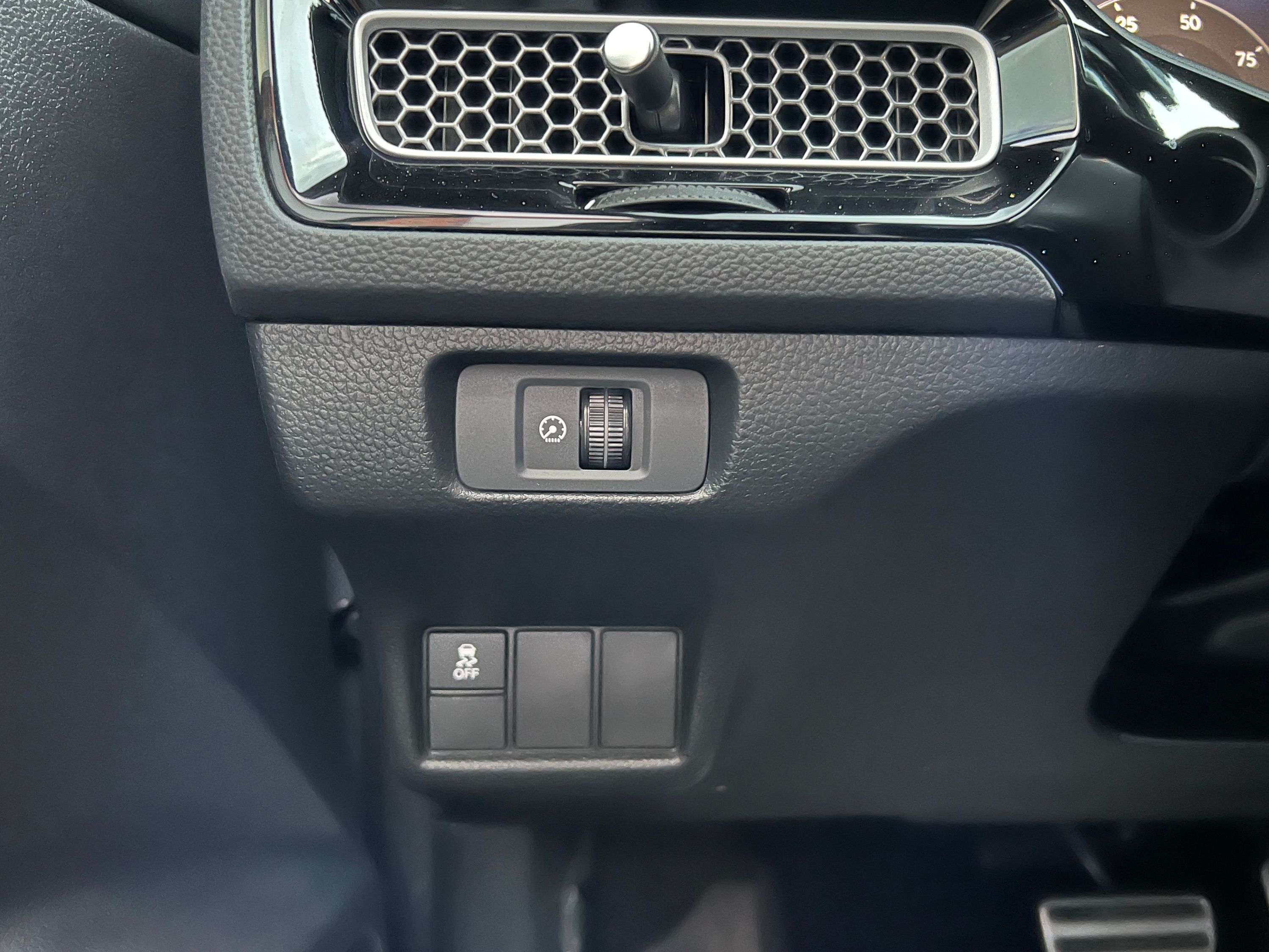 2025 Honda Civic Hatchback - Image 17