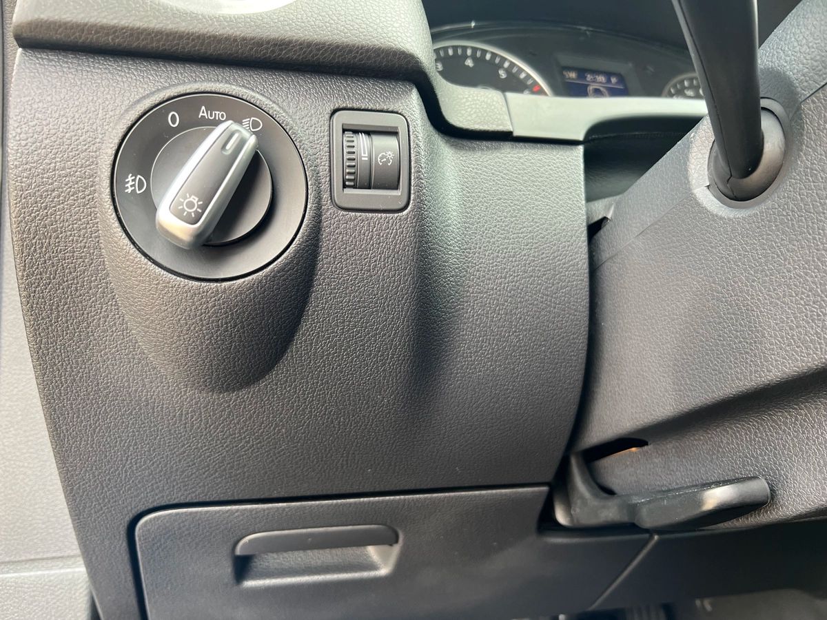 2012 Volkswagen Tiguan - Image 17