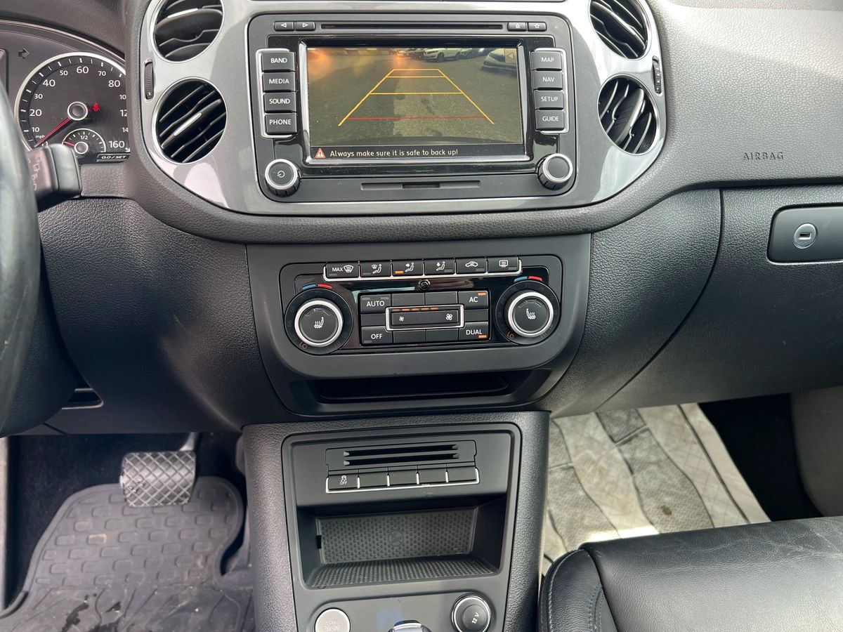 2012 Volkswagen Tiguan - Image 20