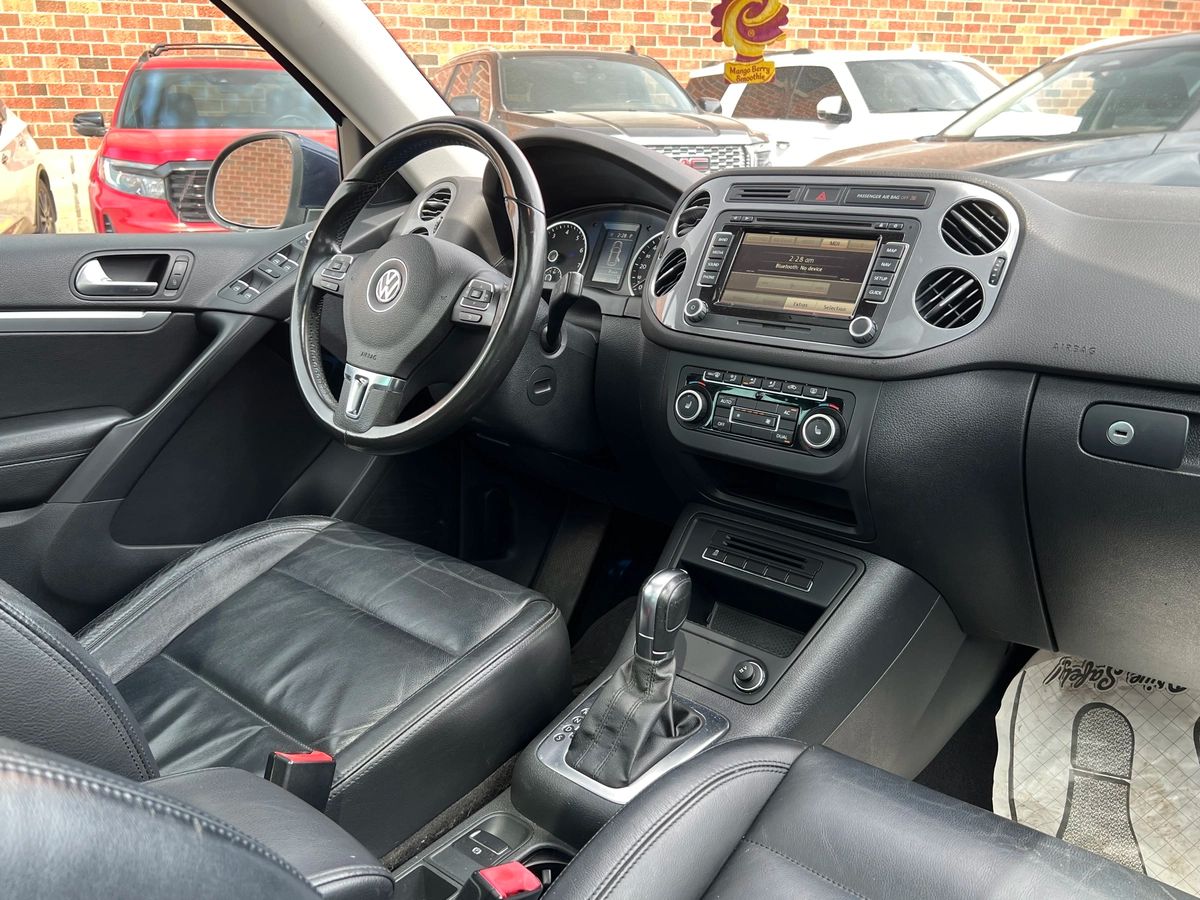 2012 Volkswagen Tiguan - Image 12