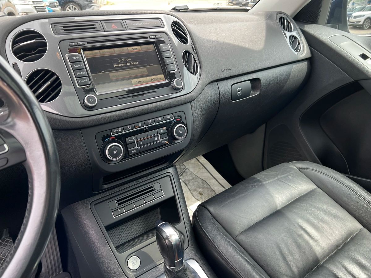 2012 Volkswagen Tiguan - Image 18