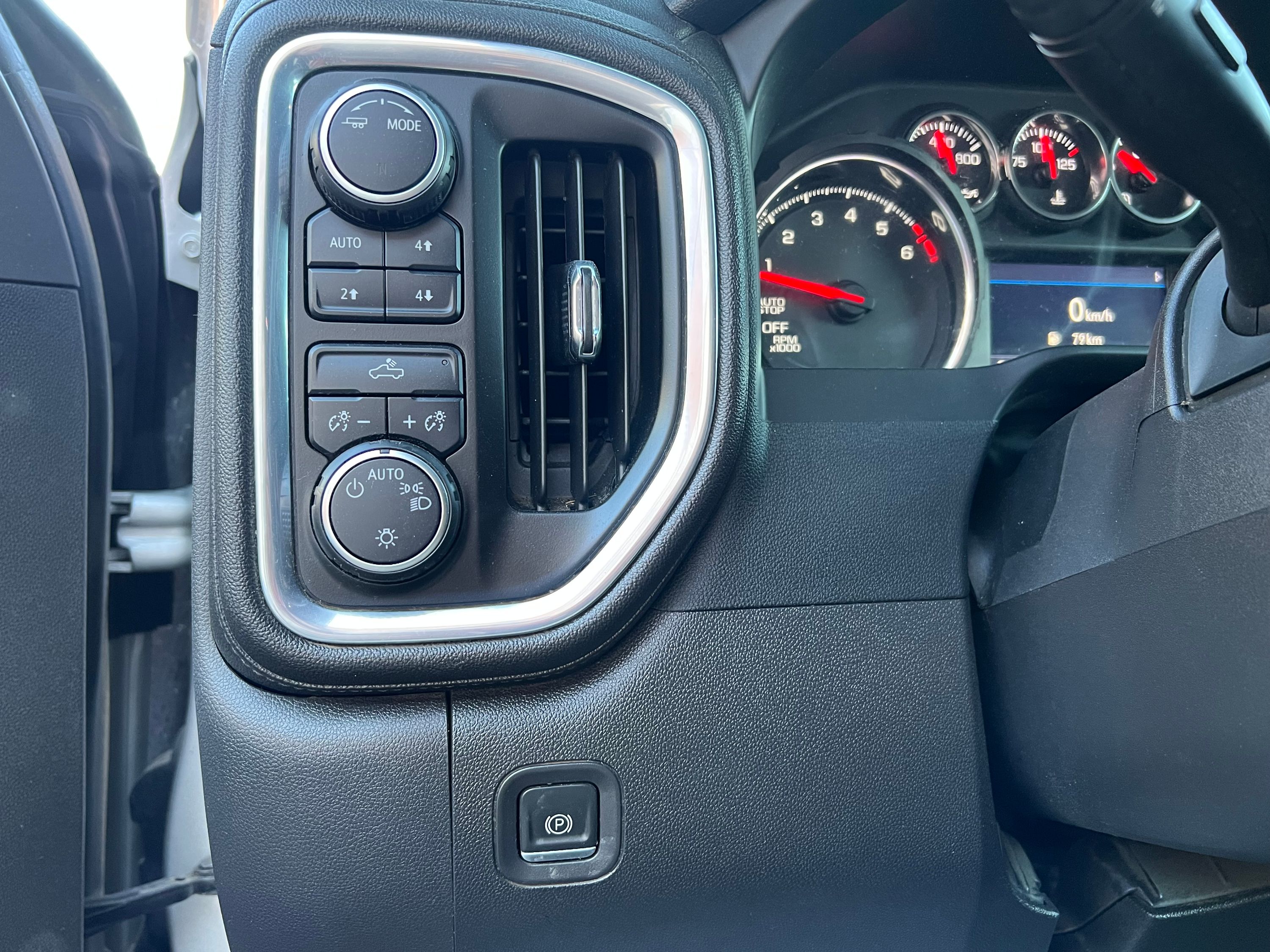 2022 Chevrolet Silverado 1500 Limited - Image 17