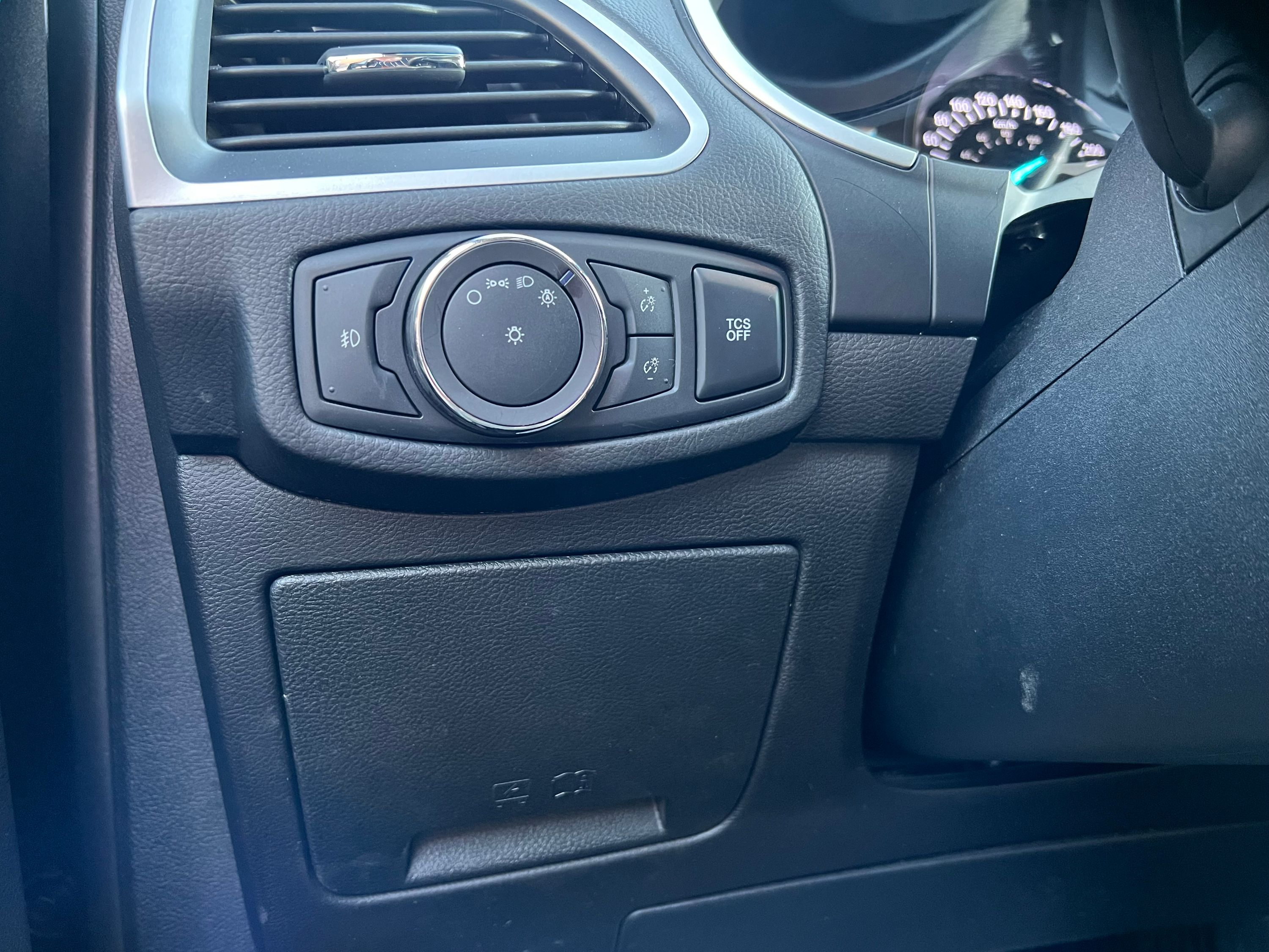 2019 Ford Edge - Image 15