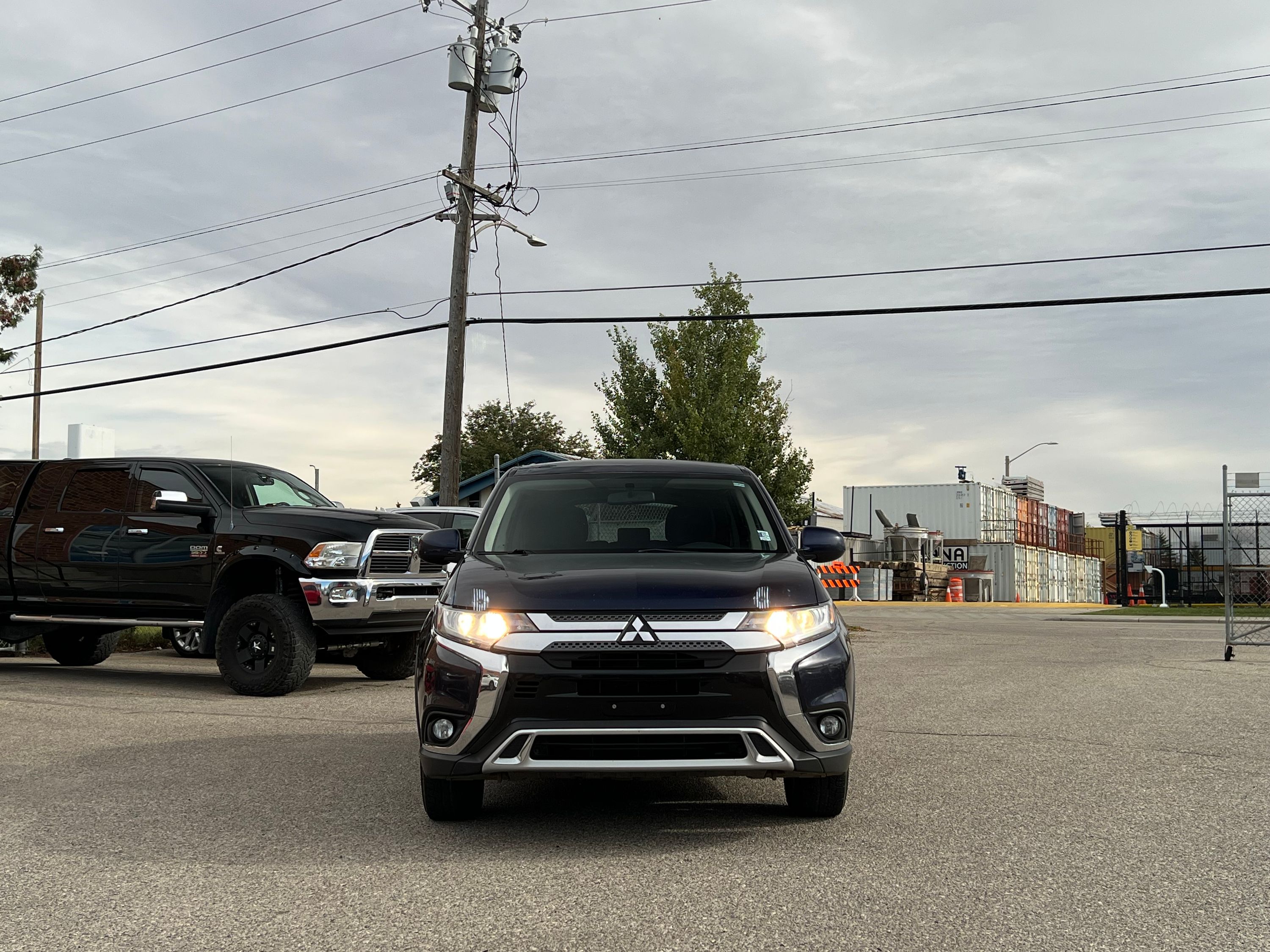 2020 Mitsubishi Outlander ES - Image 2