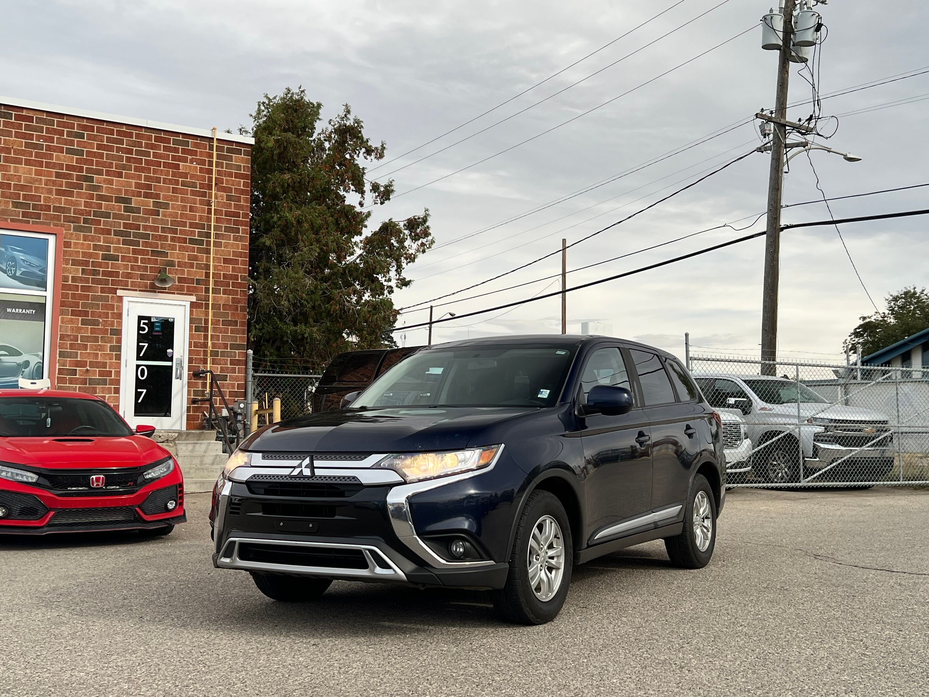 2020 Mitsubishi Outlander ES - Image 3