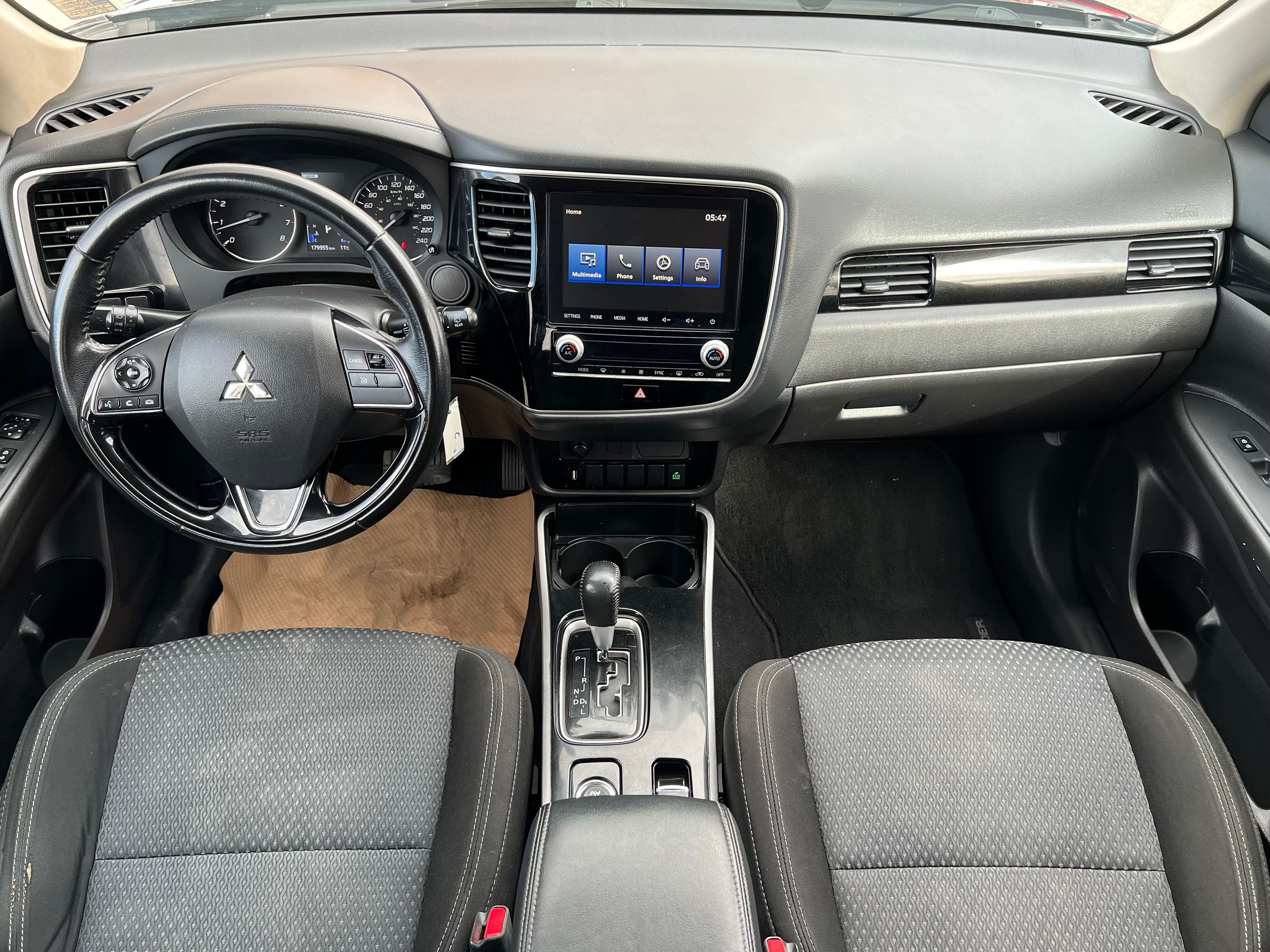 2020 Mitsubishi Outlander ES - Image 12
