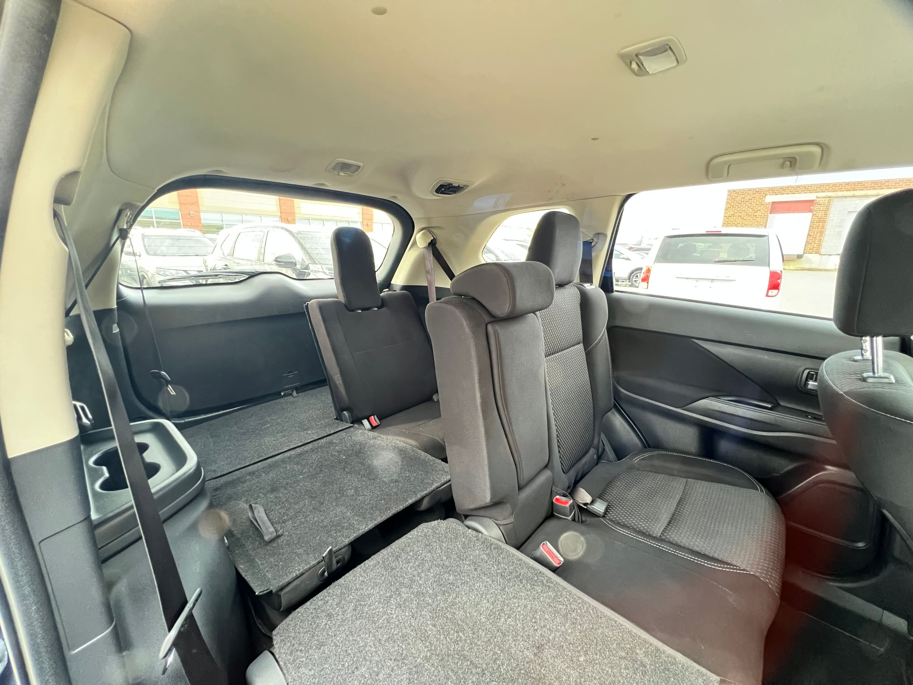 2020 Mitsubishi Outlander ES - Image 15