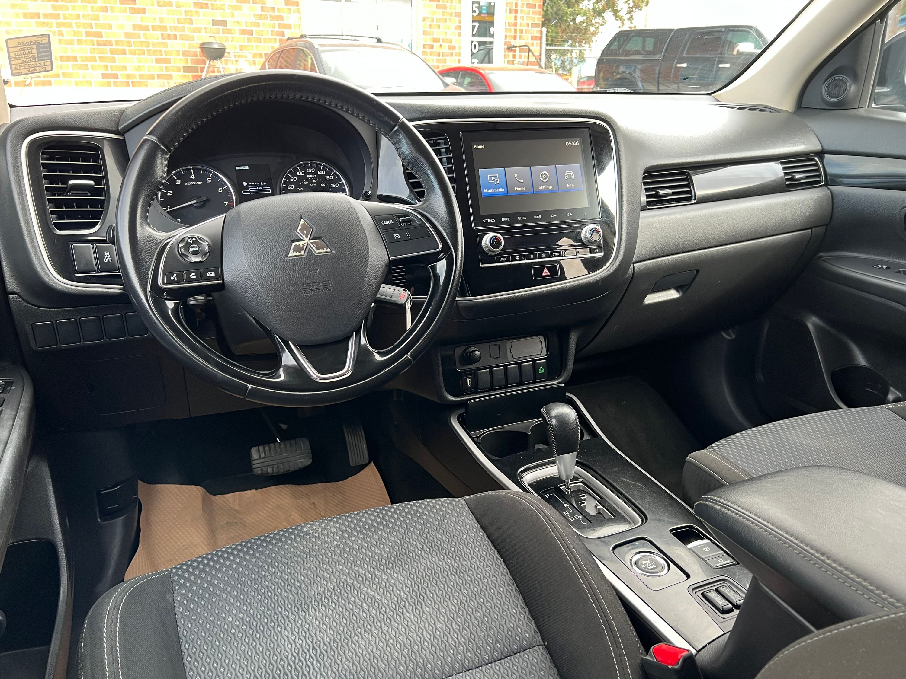 2020 Mitsubishi Outlander ES - Image 11