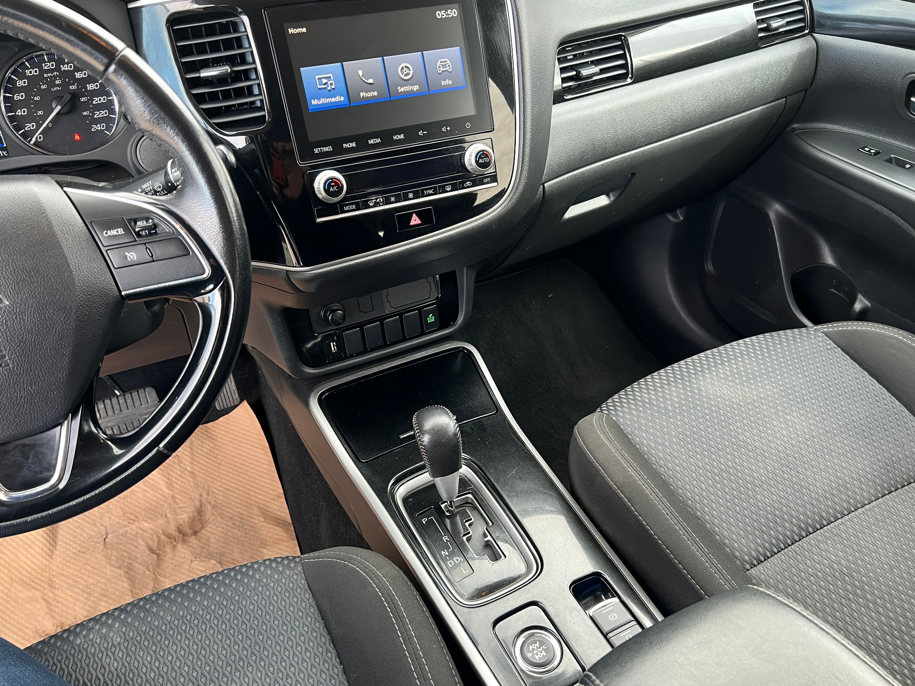 2020 Mitsubishi Outlander ES - Image 18