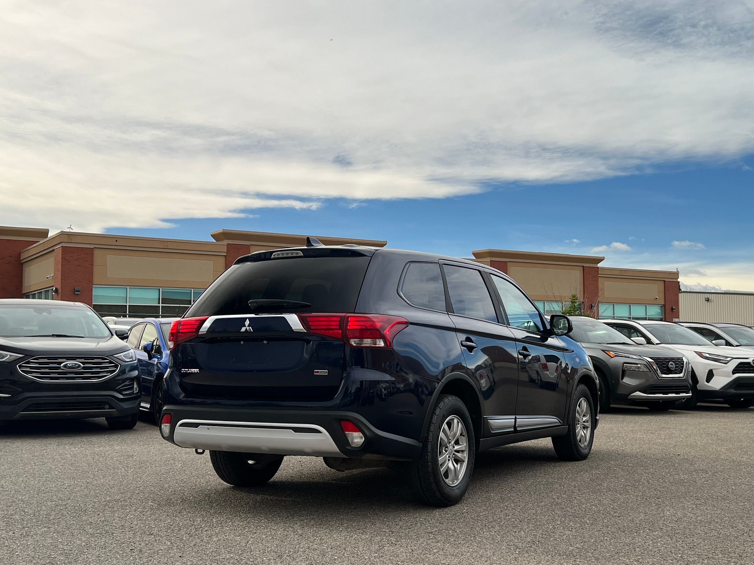 2020 Mitsubishi Outlander ES - Image 7