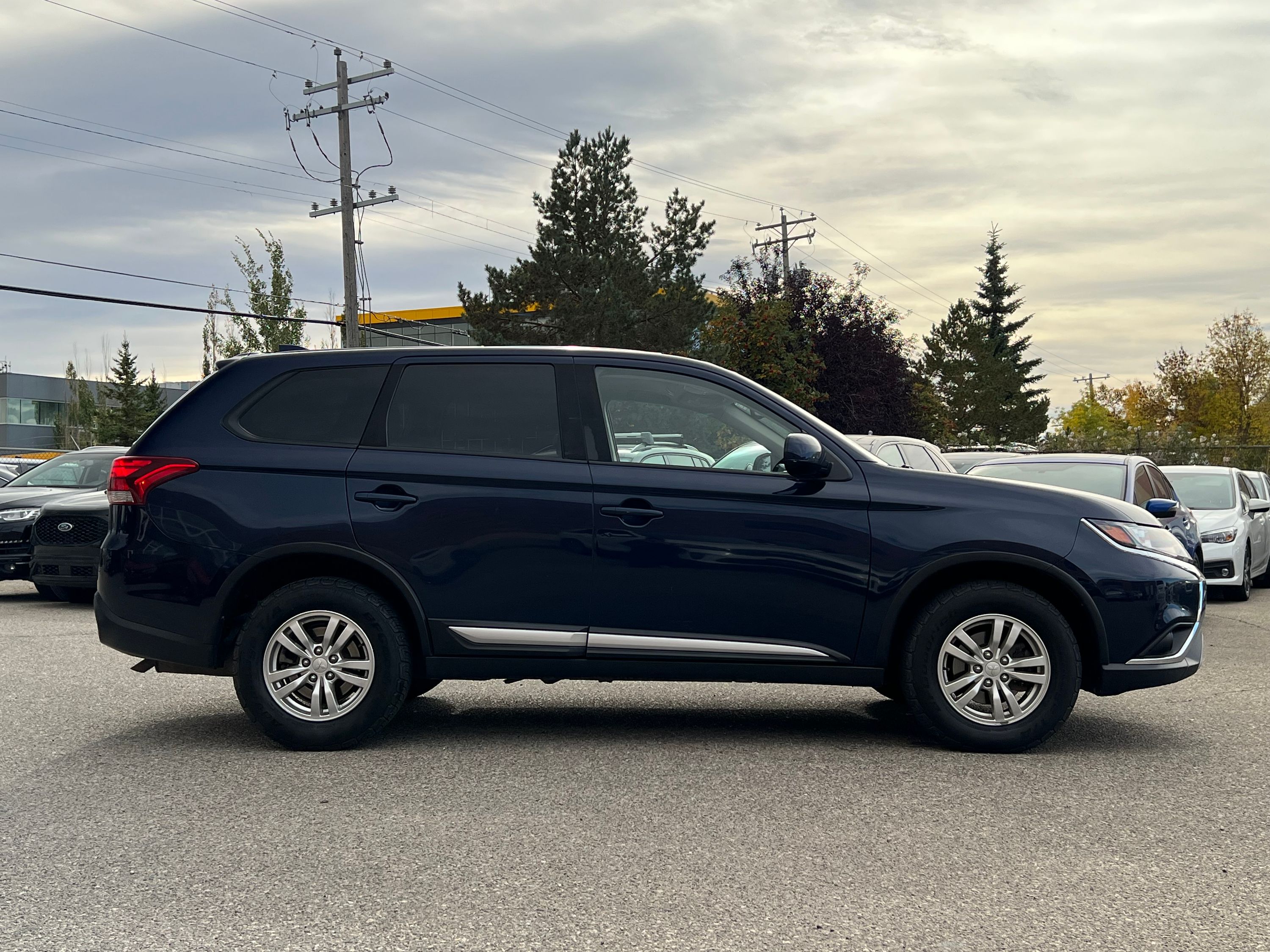 2020 Mitsubishi Outlander ES - Image 8