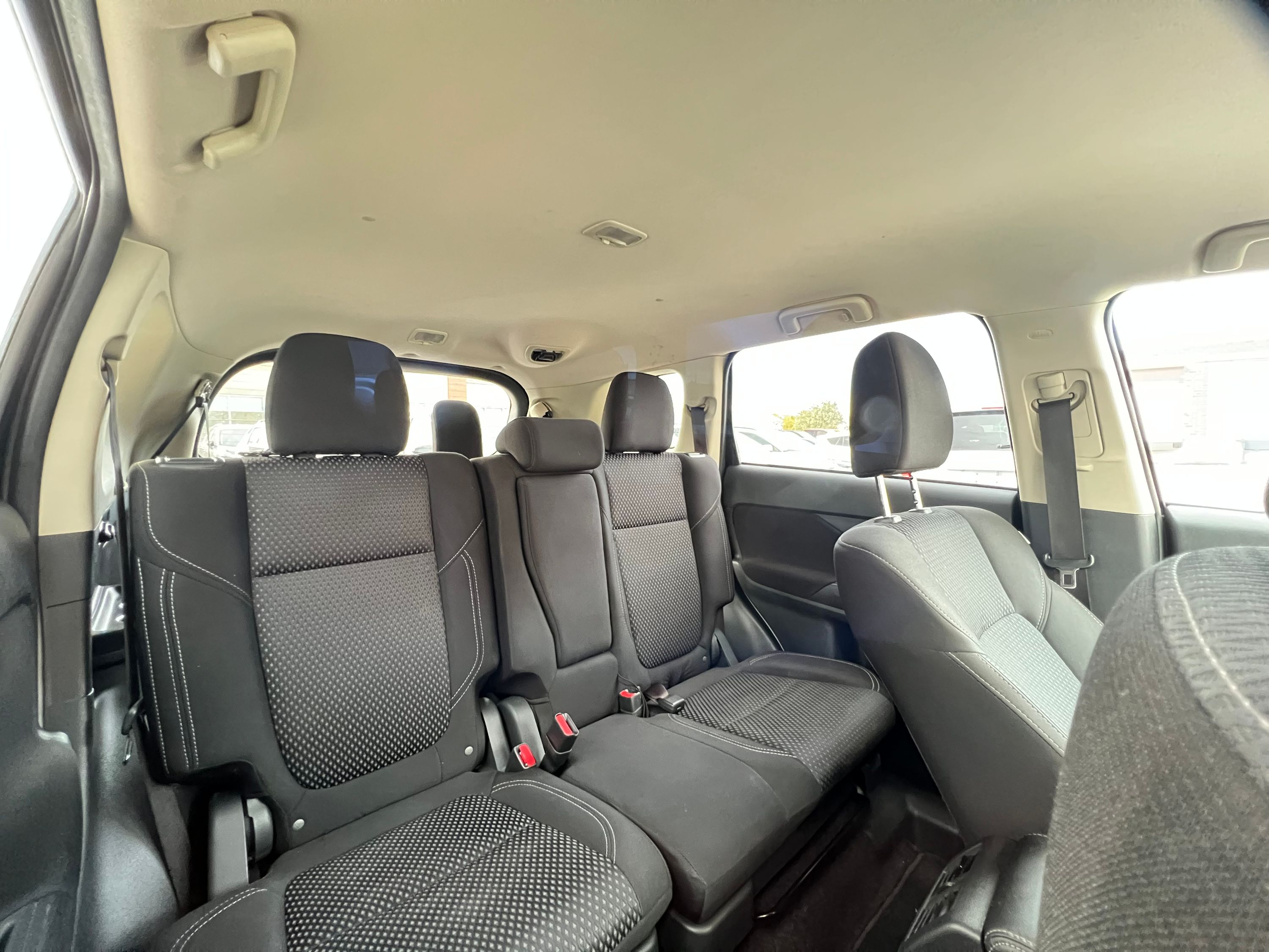 2020 Mitsubishi Outlander ES - Image 14