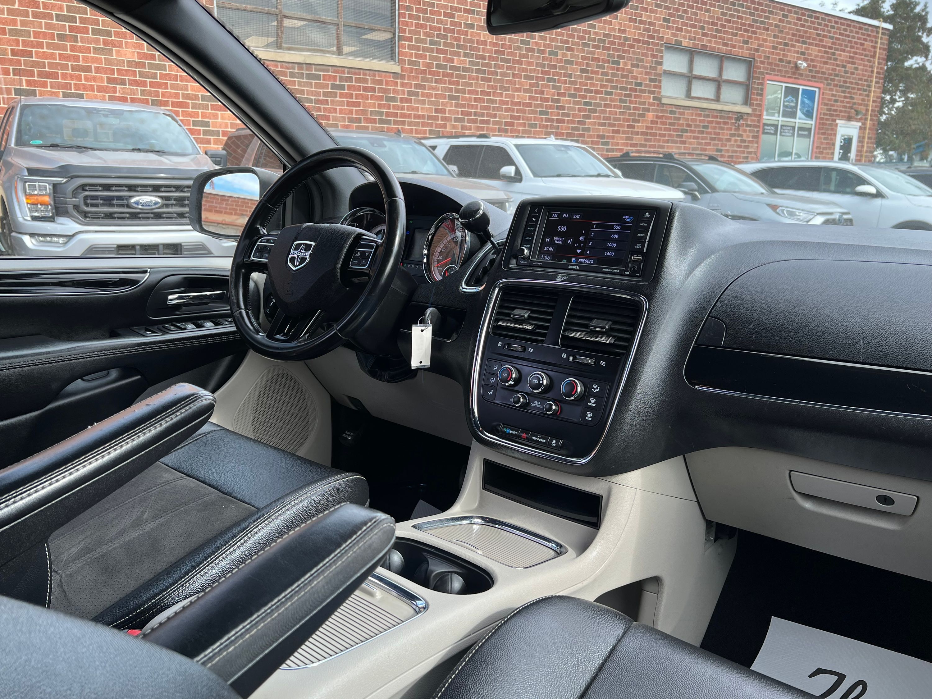 2019 Dodge Grand Caravan SXT Premium Plus - Image 13