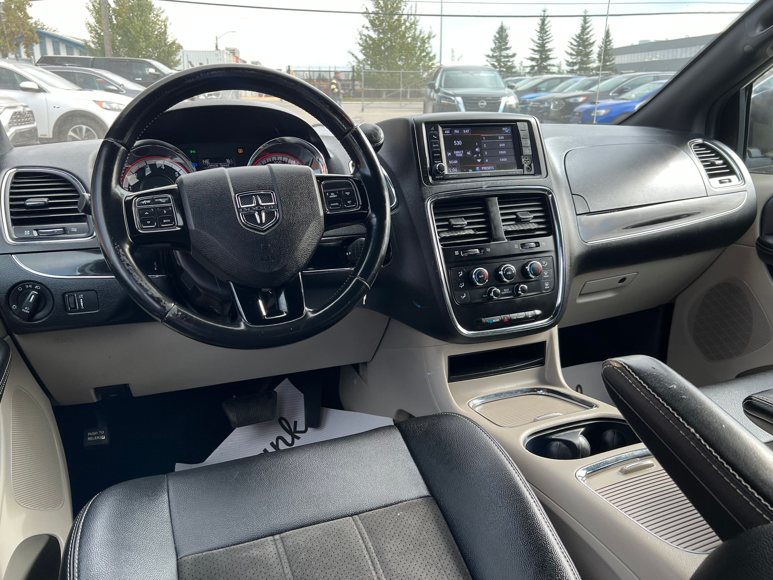 2019 Dodge Grand Caravan SXT Premium Plus - Image 11