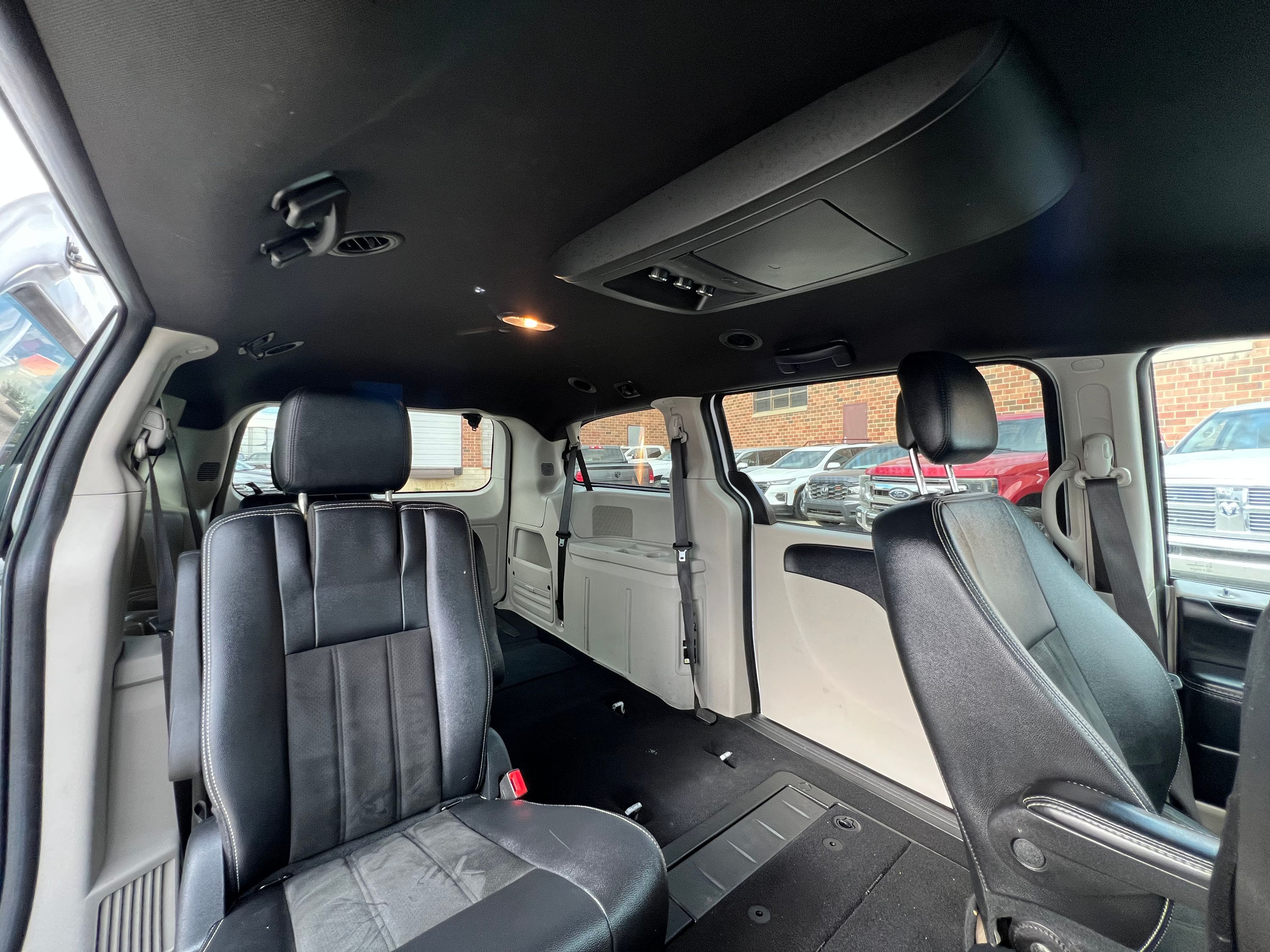 2019 Dodge Grand Caravan SXT Premium Plus - Image 14